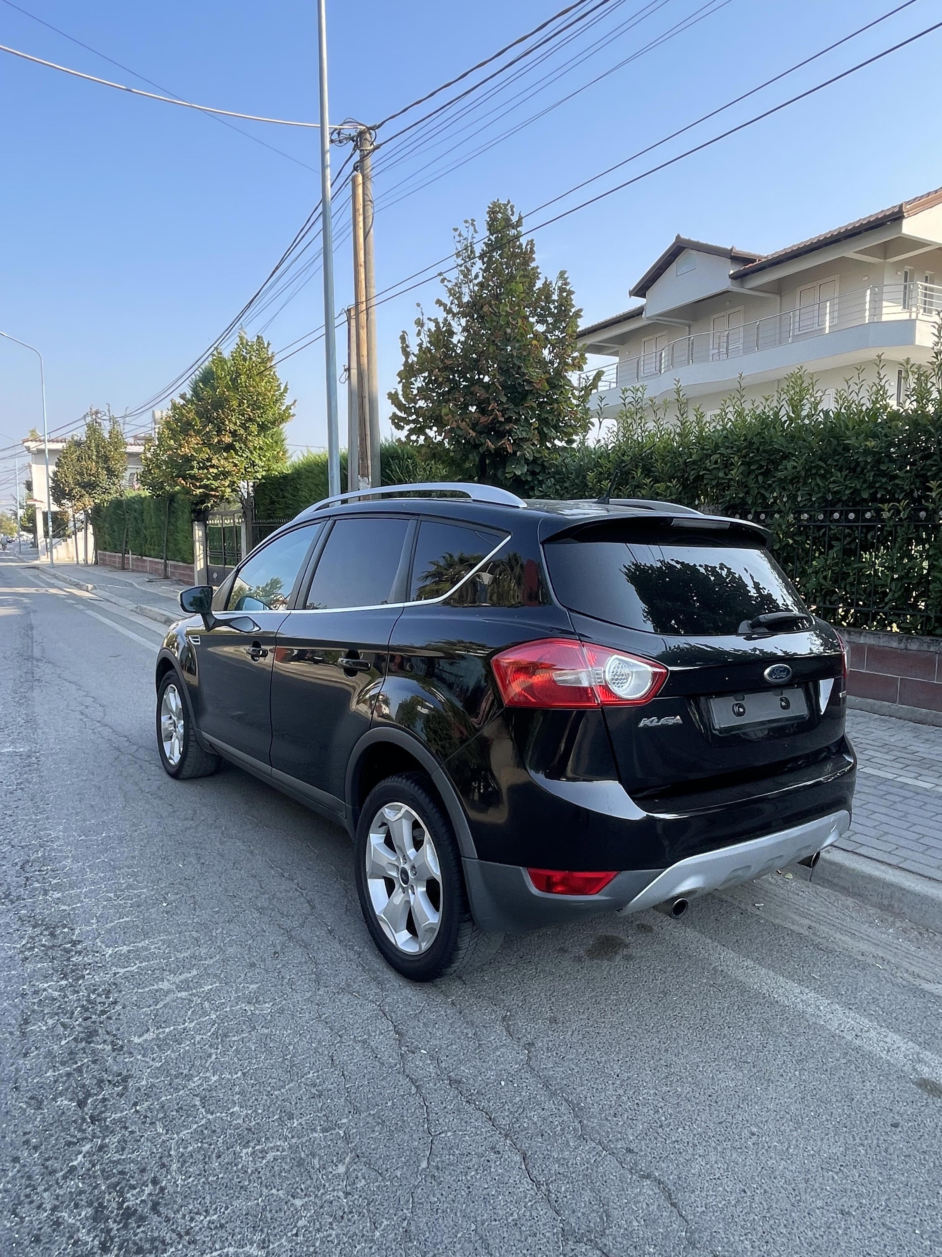 Ford Kuga - side view
