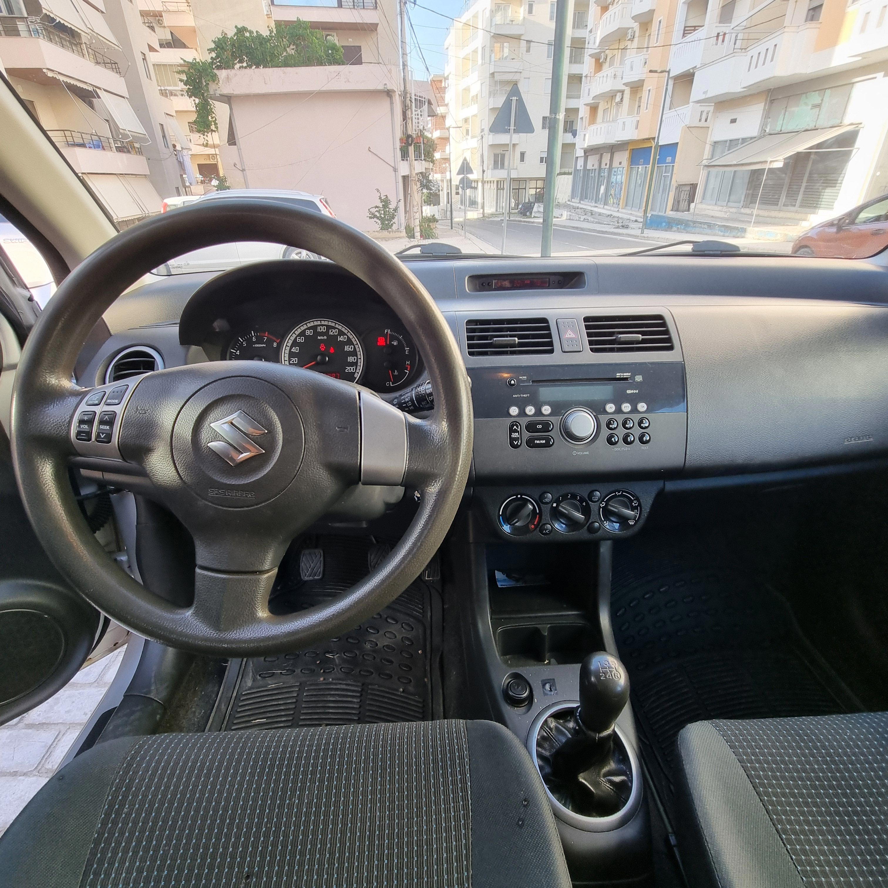 Suzuki Swift - main photo