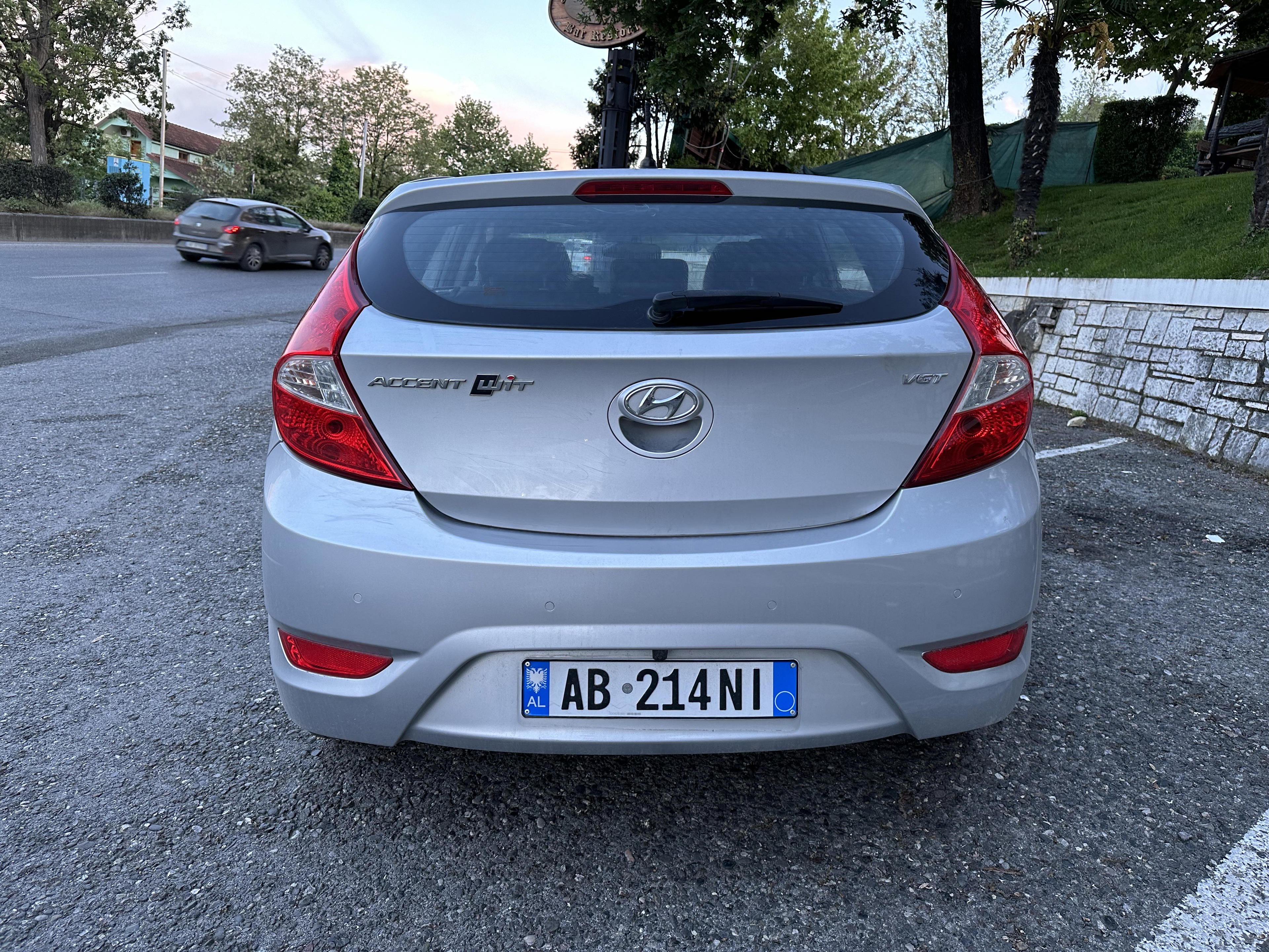 Hyundai Accent - photo 3