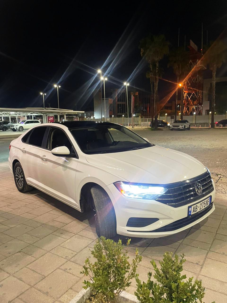 Volkswagen Jetta - side view