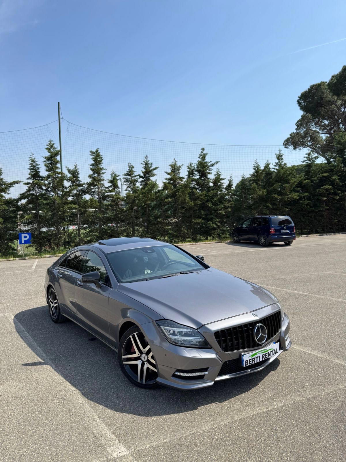 Mercedes-Benz CLS - side view