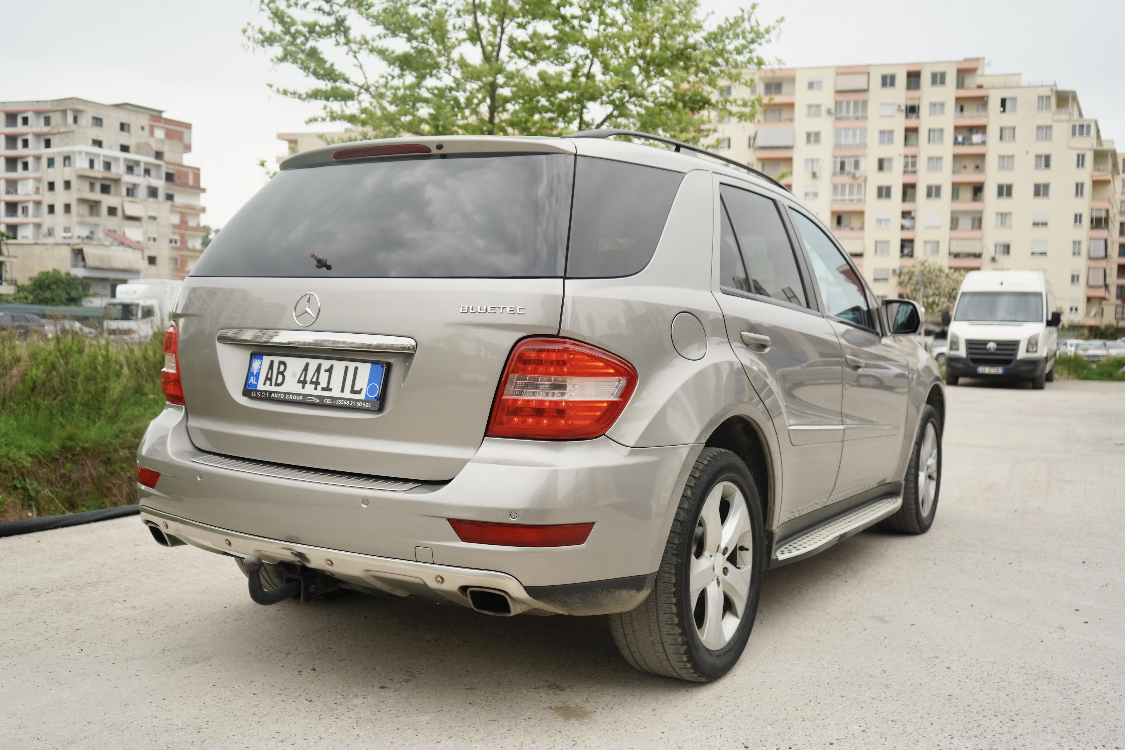 Mercedes-Benz ML Class - side view