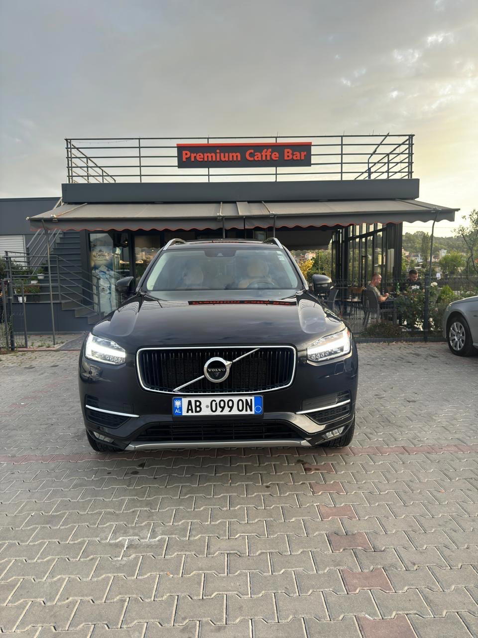 Volvo XC90 - main photo