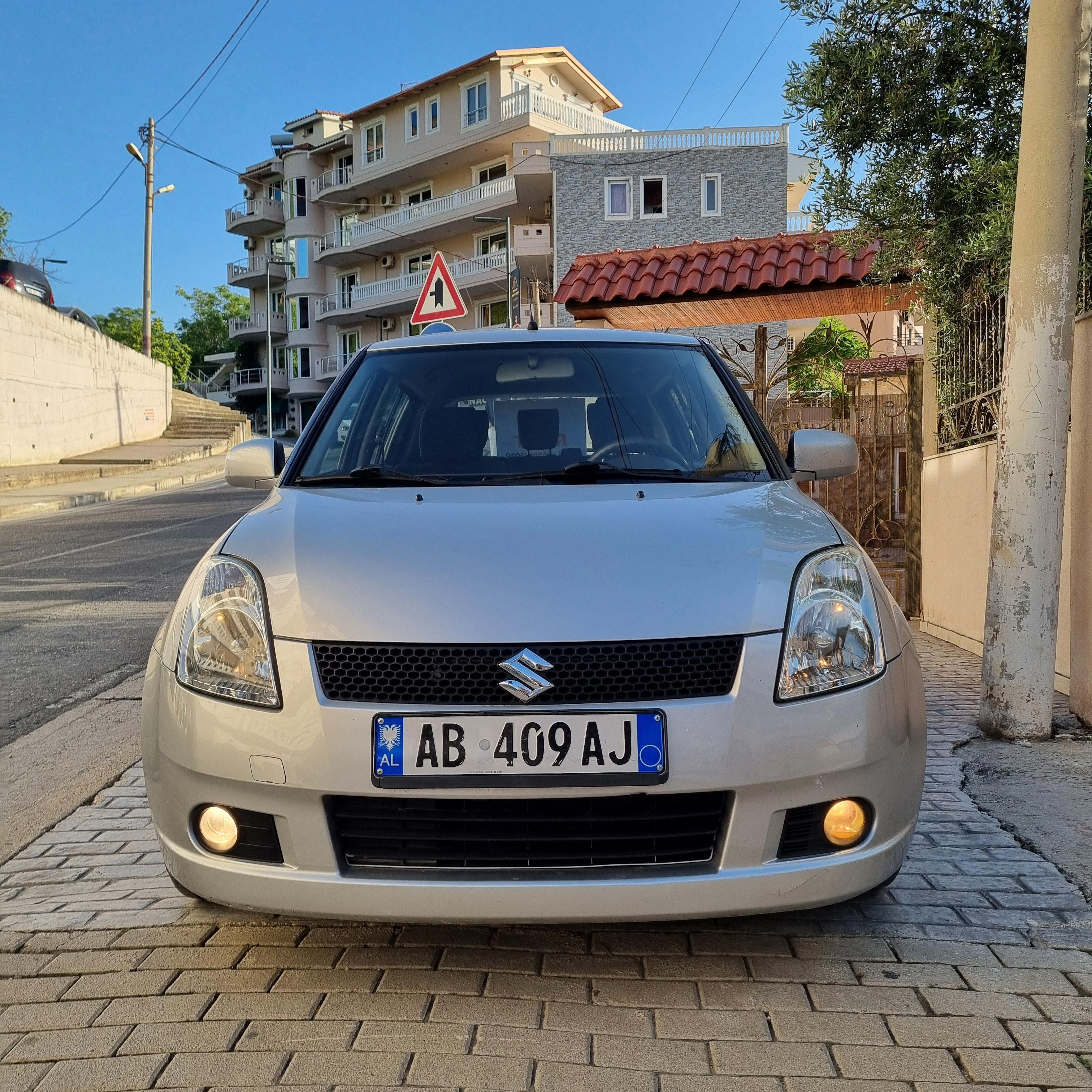 Suzuki Swift - side view