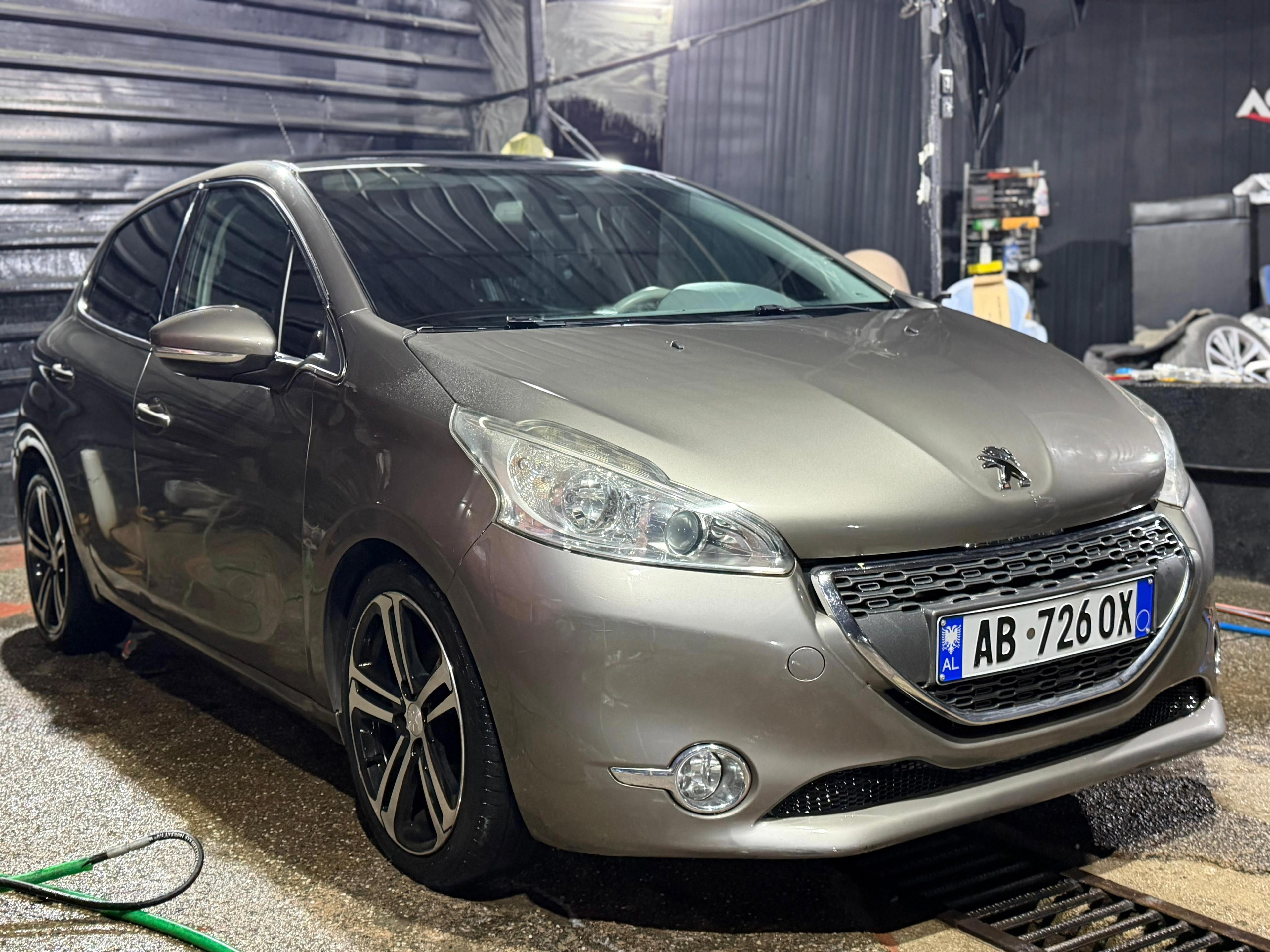Peugeot 108 - side view