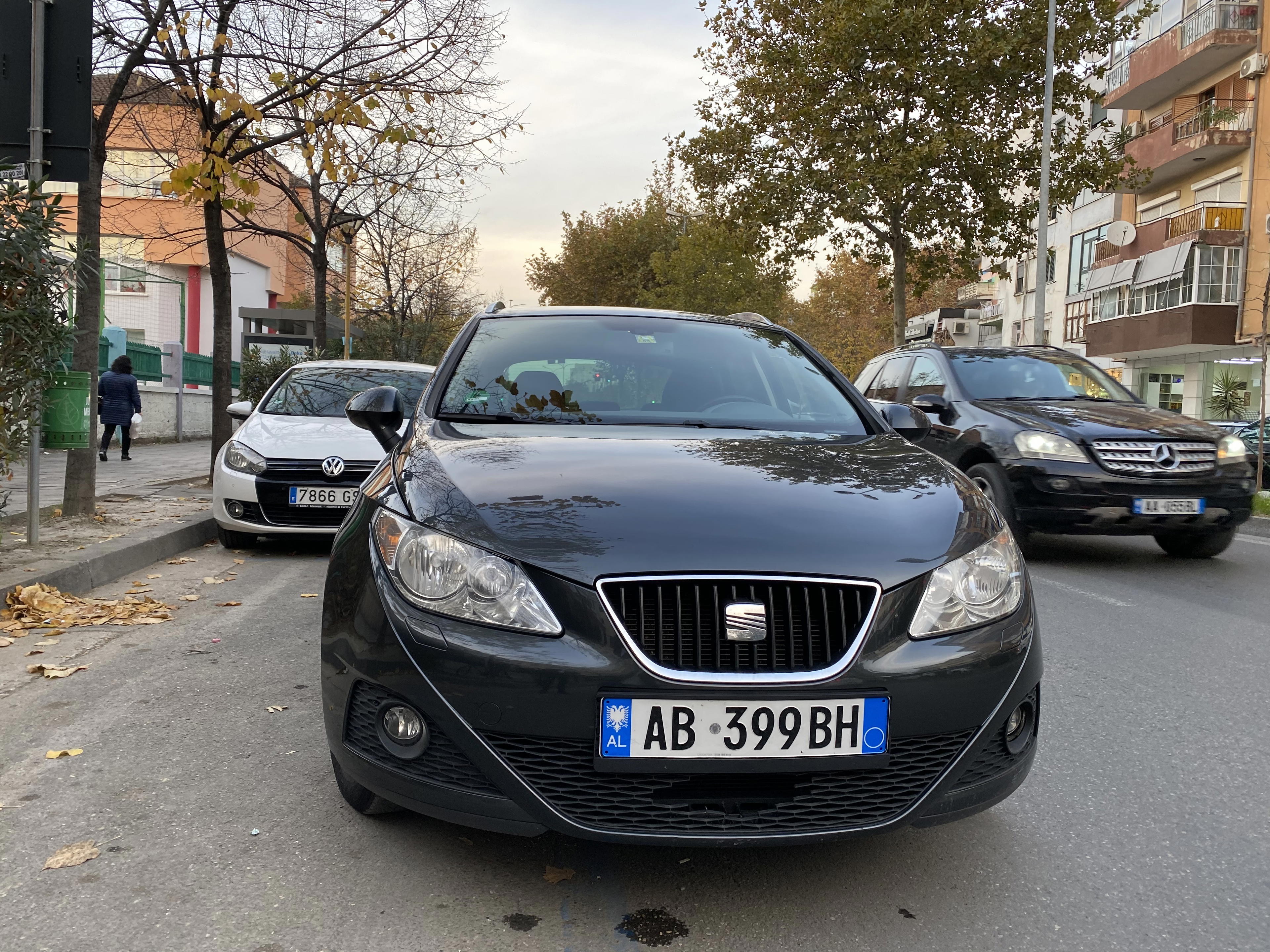 Seat Ibiza - side view