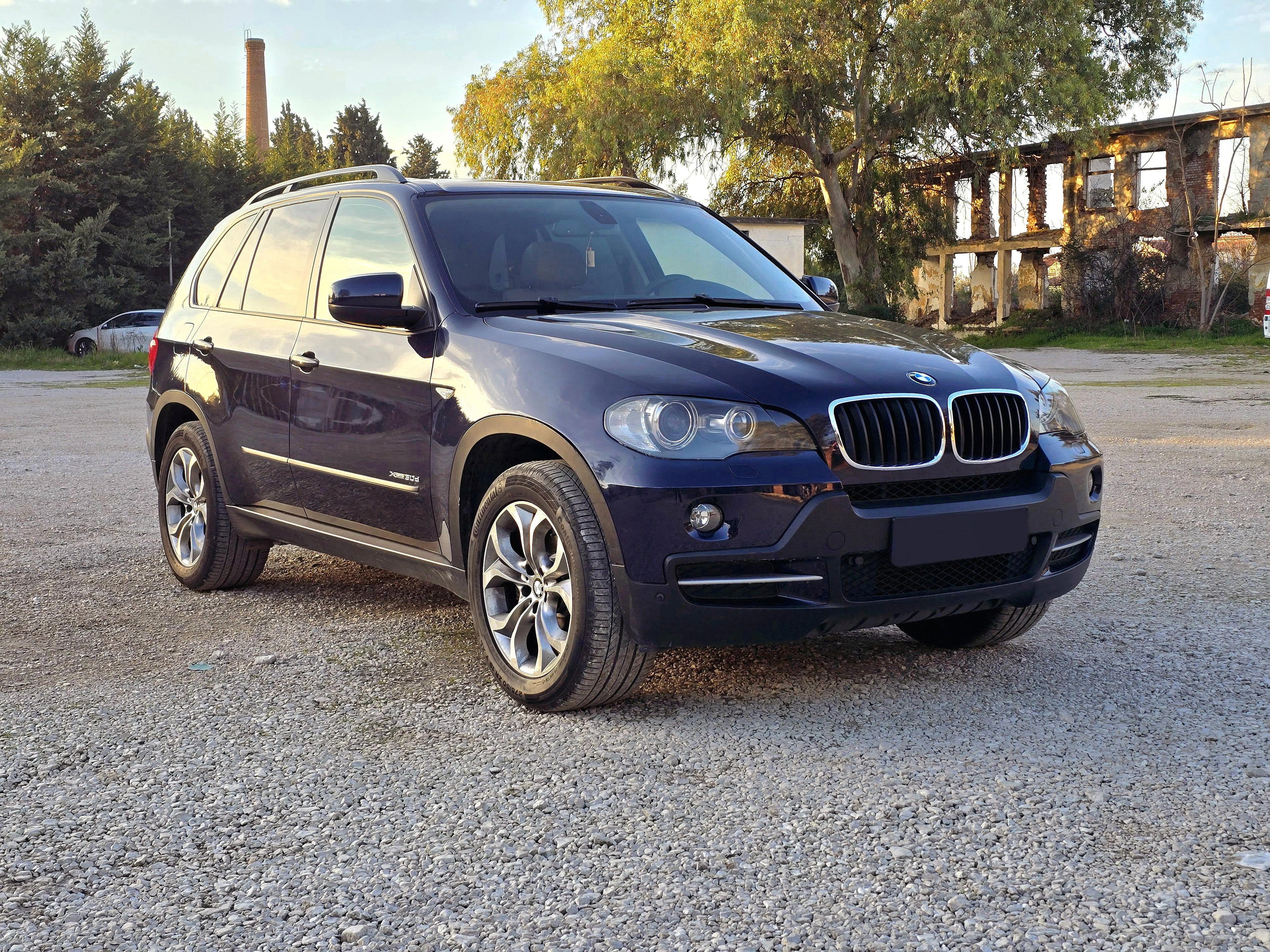 BMW X5 - side view
