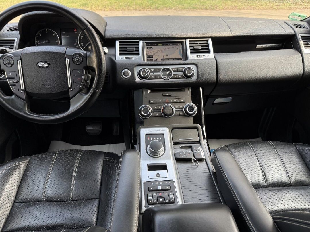 Land Rover Range Rover Sport - side view
