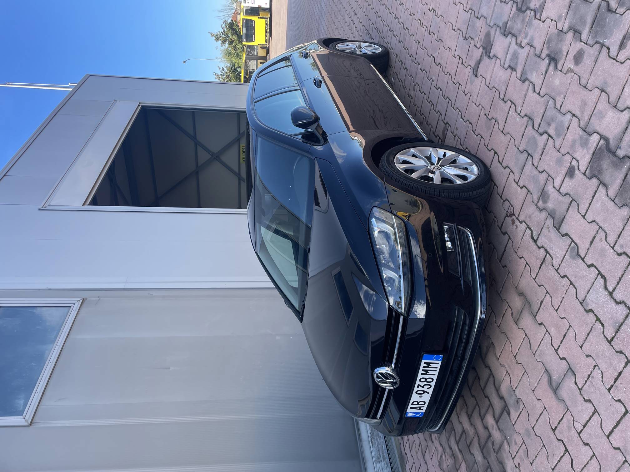 Volkswagen Golf - main photo