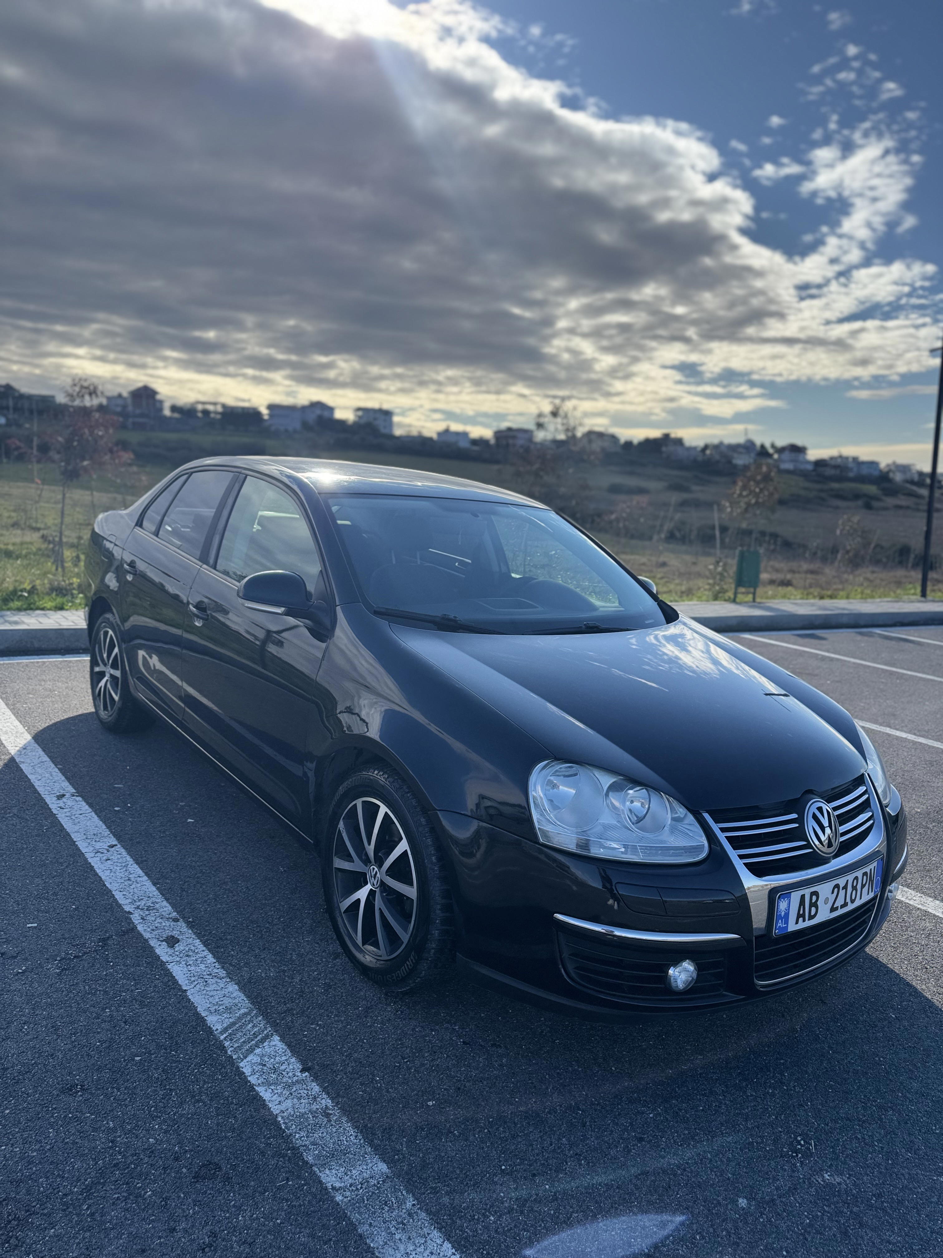 Volkswagen Jetta - side view