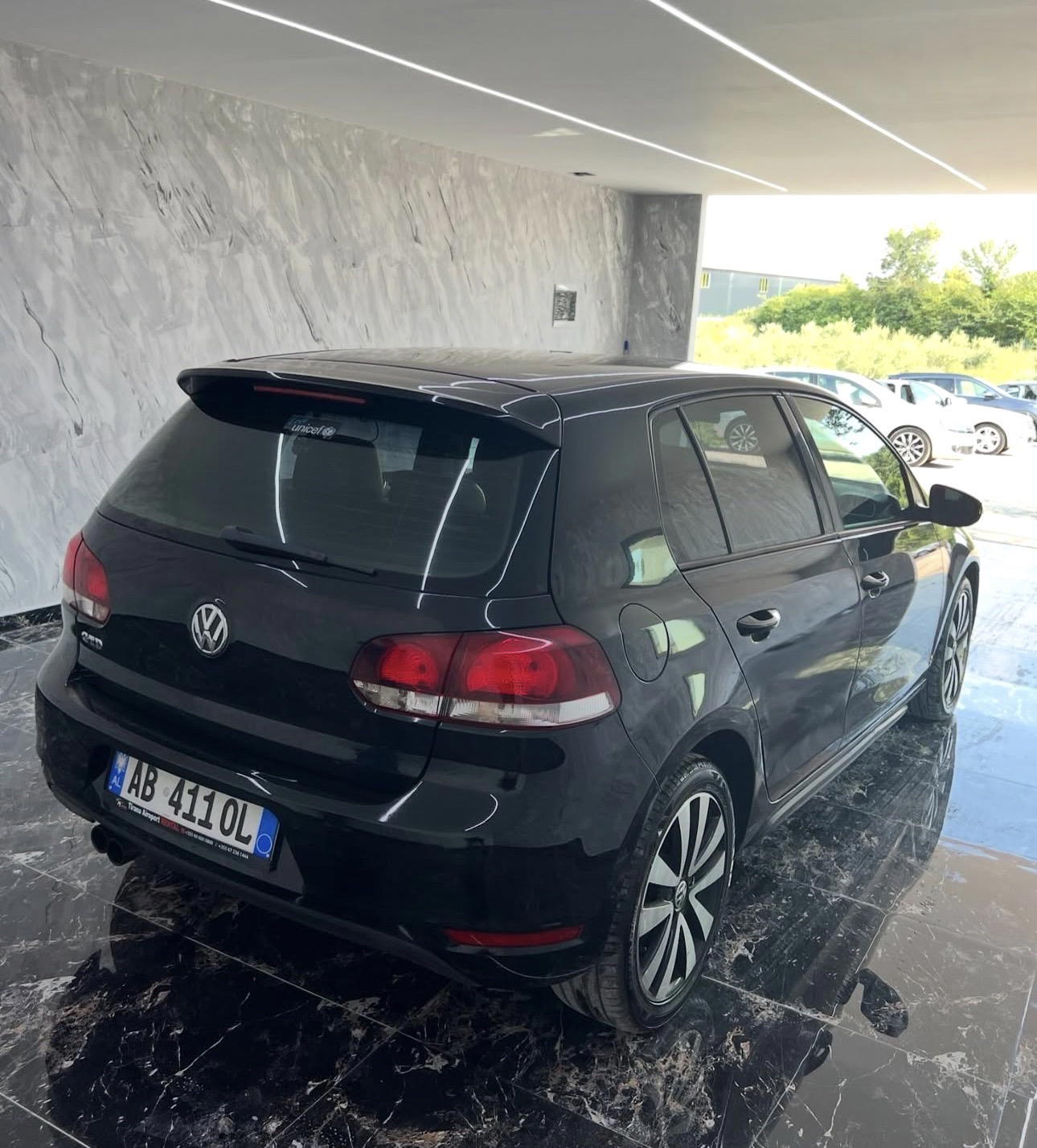 Volkswagen Golf - side view
