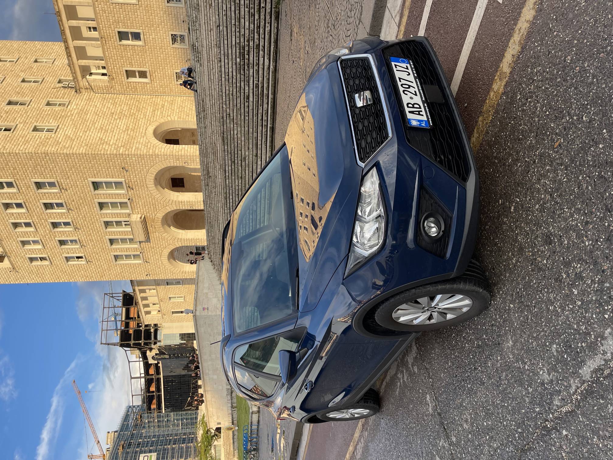 Seat Arona - side view