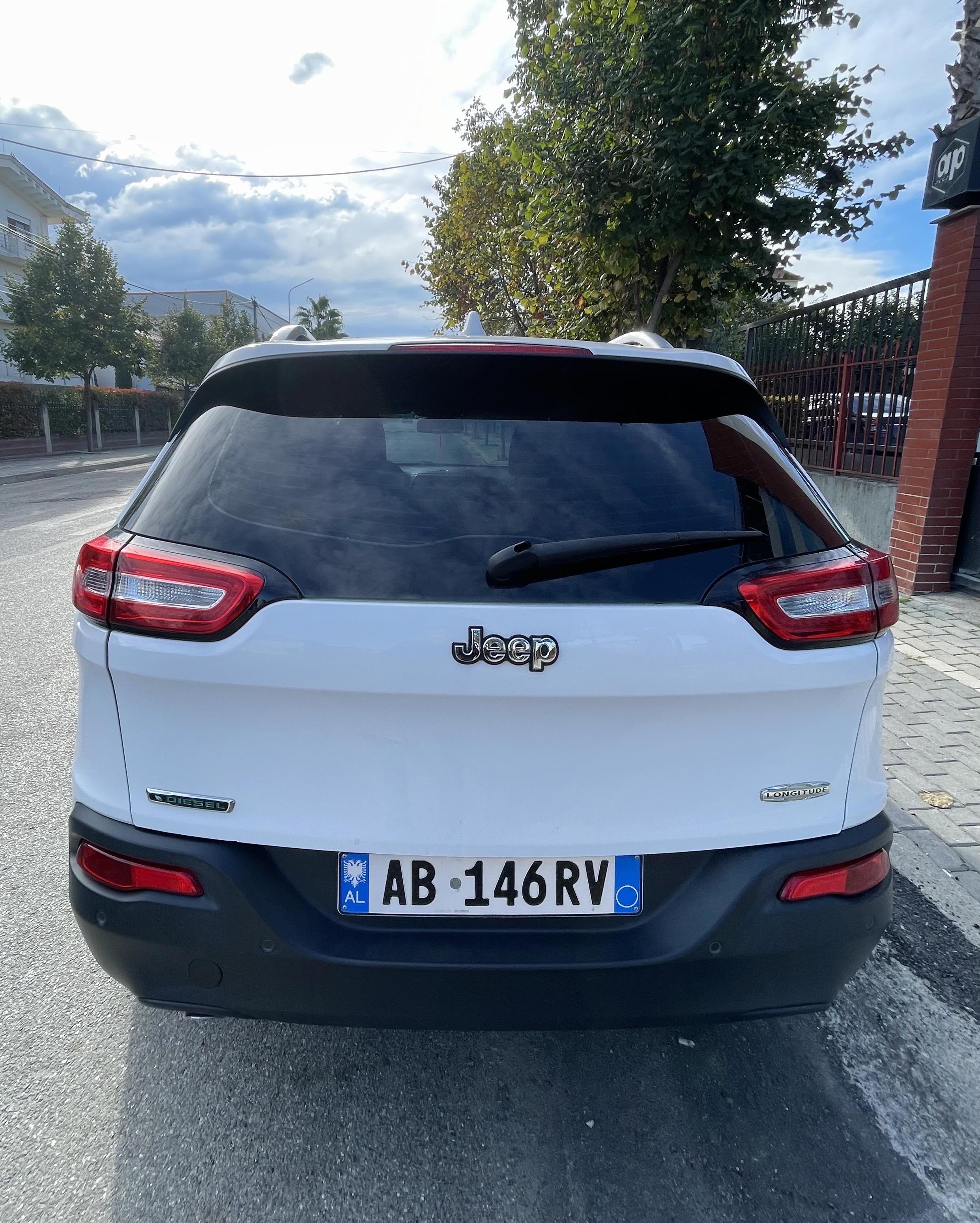 Jeep Cherokee - side view