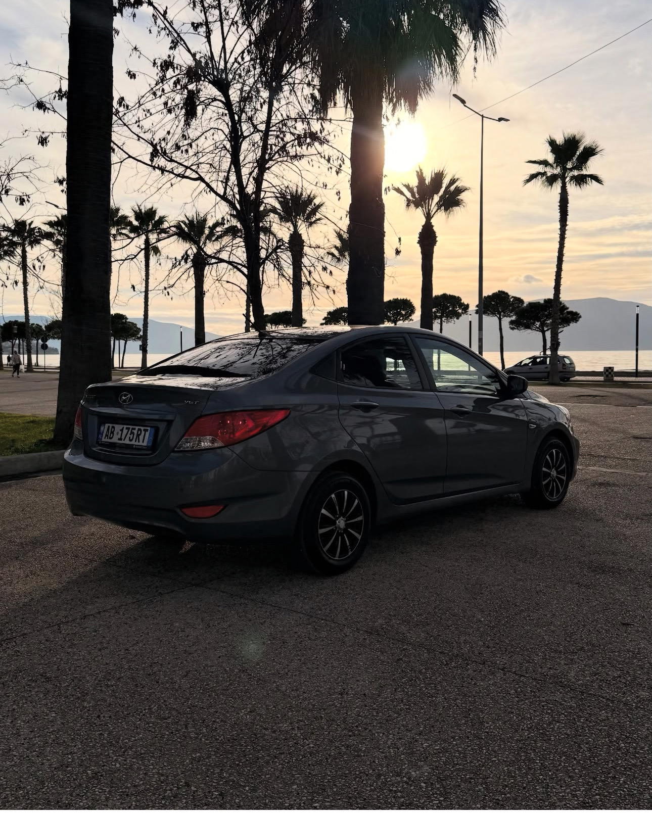 Hyundai Accent - photo 3