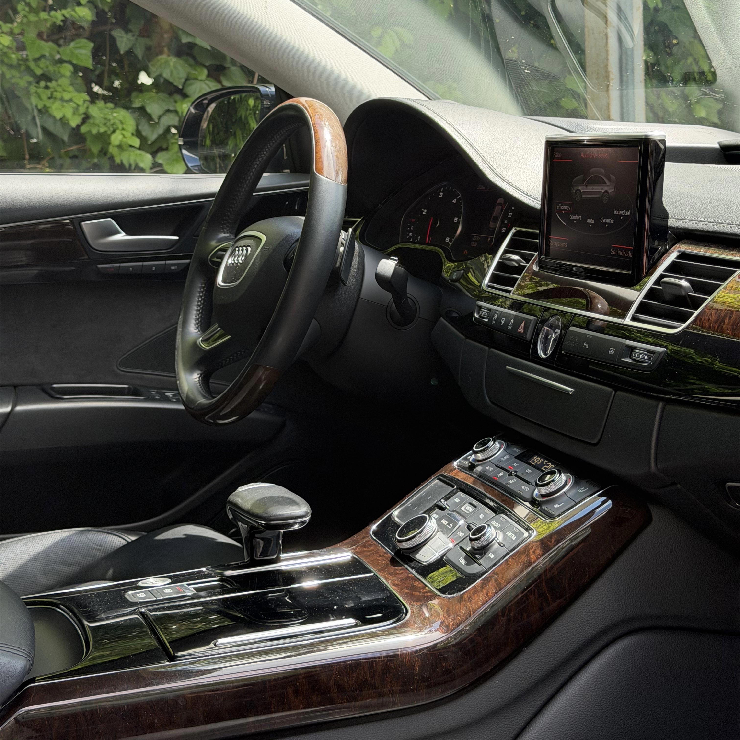 Audi A8 - photo 4