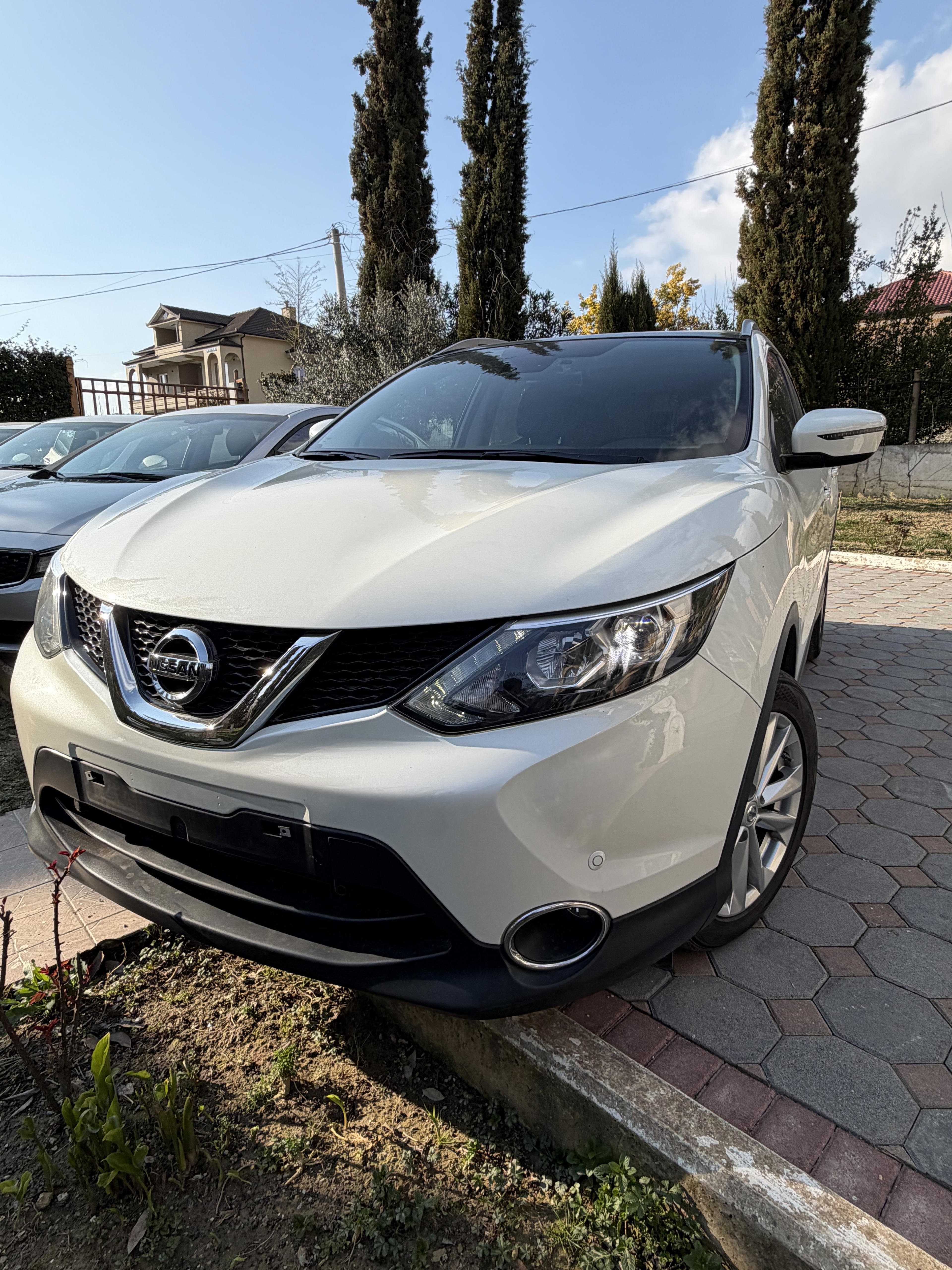 Nissan Qashqai RentX Albania