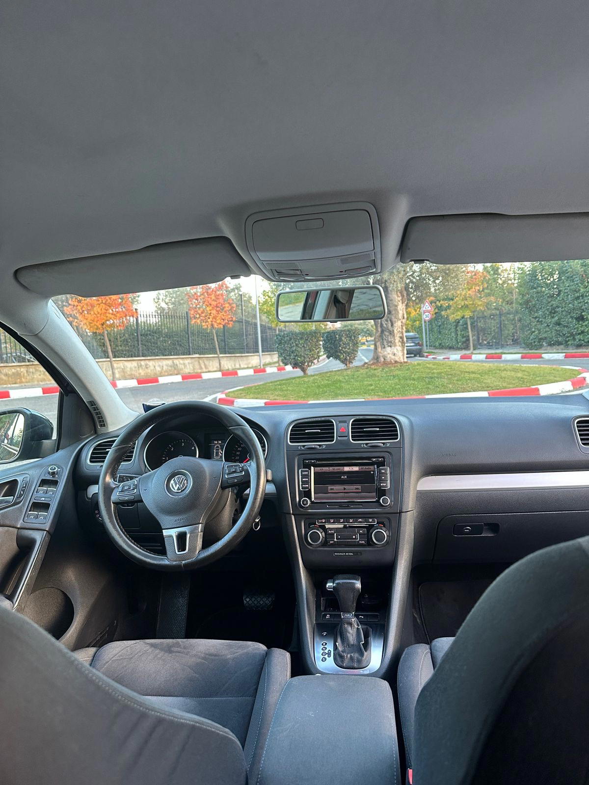 Volkswagen Golf - side view