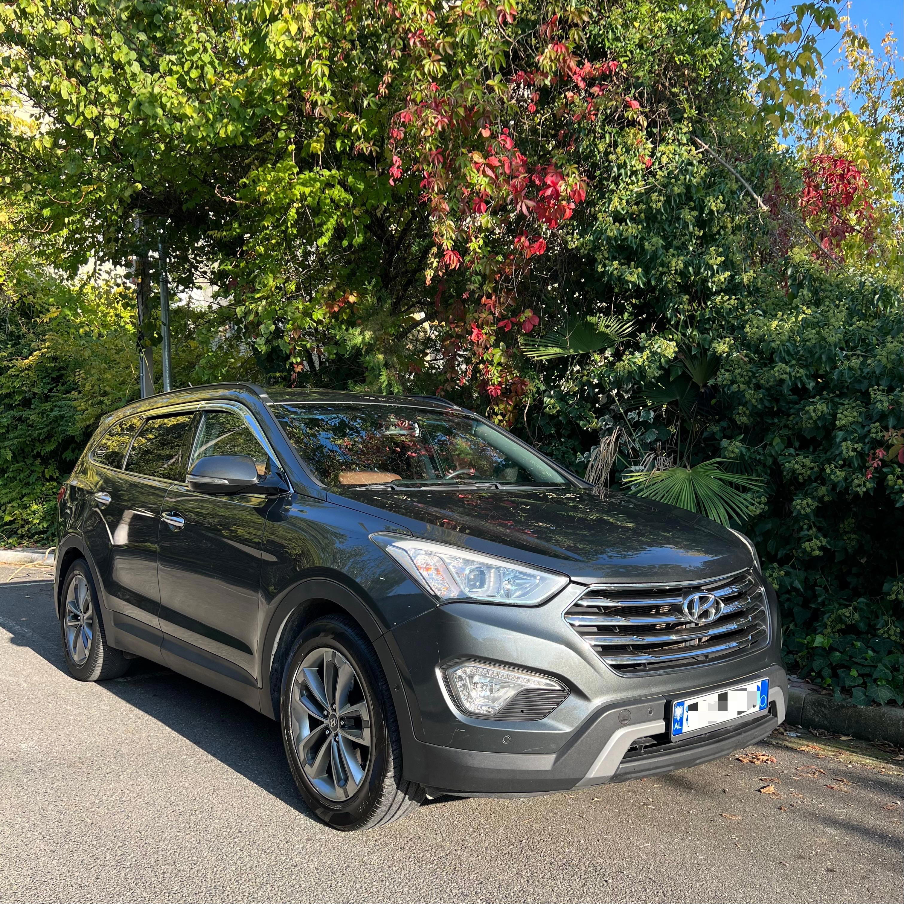 Hyundai Santa Fe XL - main photo