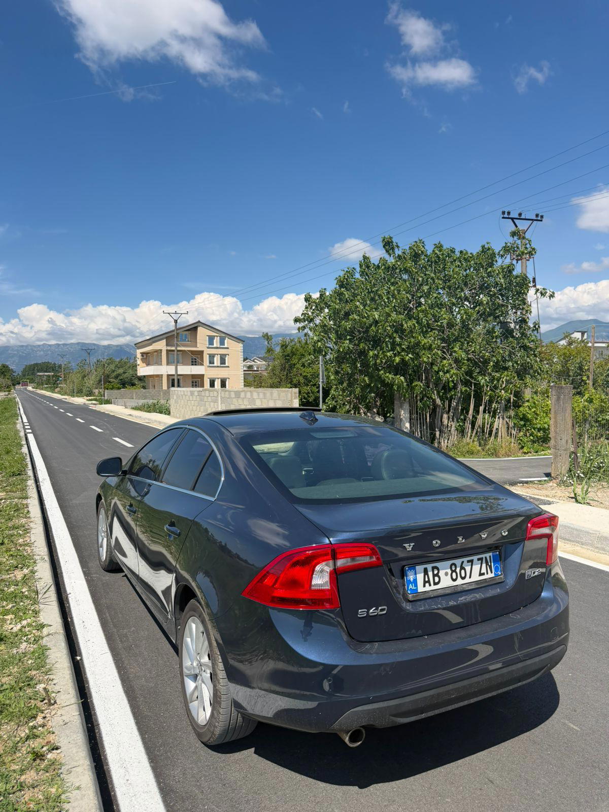 Volvo S60 - side view