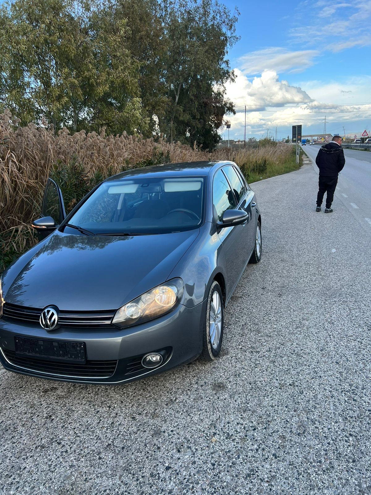 Volkswagen Golf - main photo