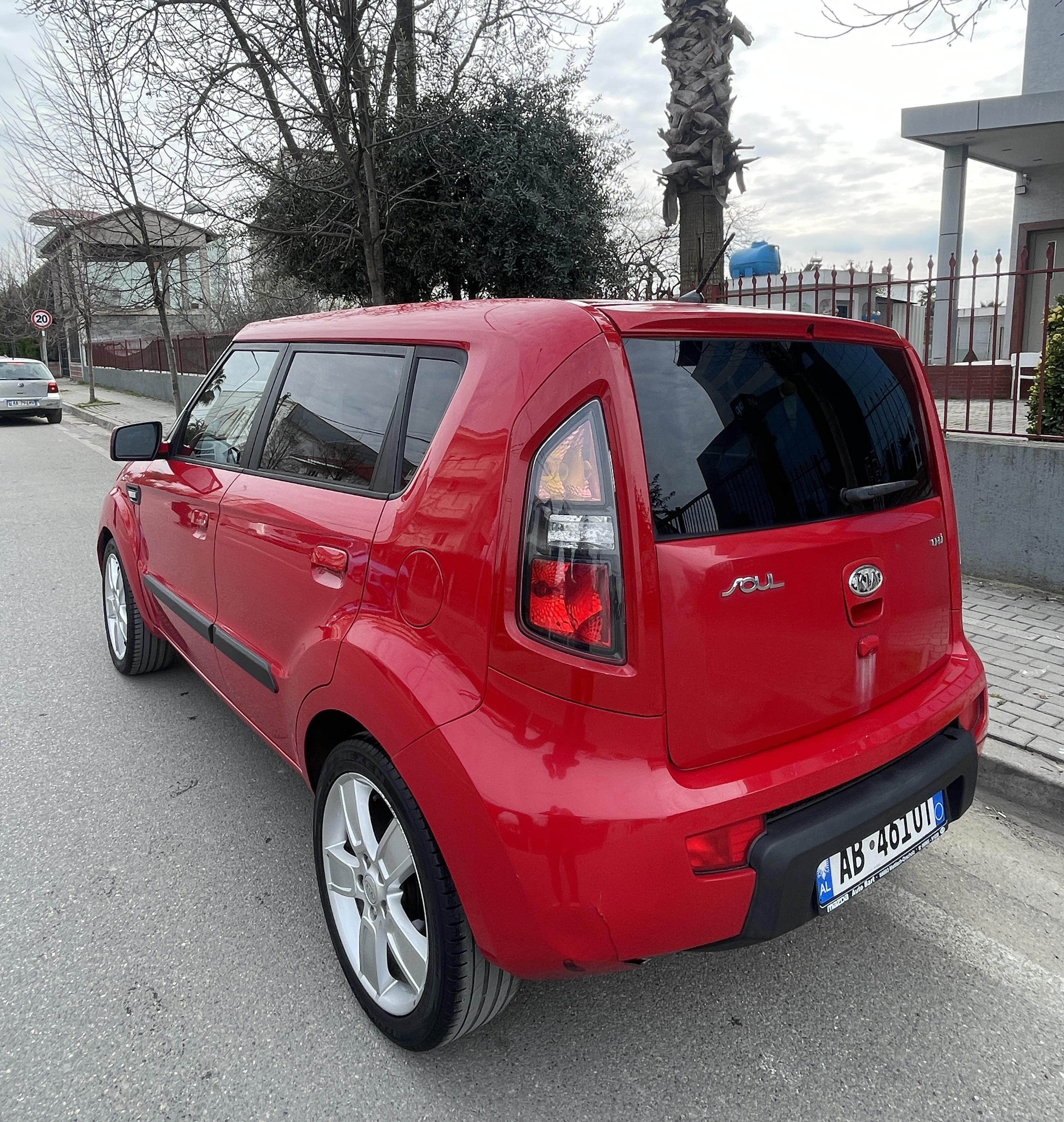 Kia Soul EV - side view