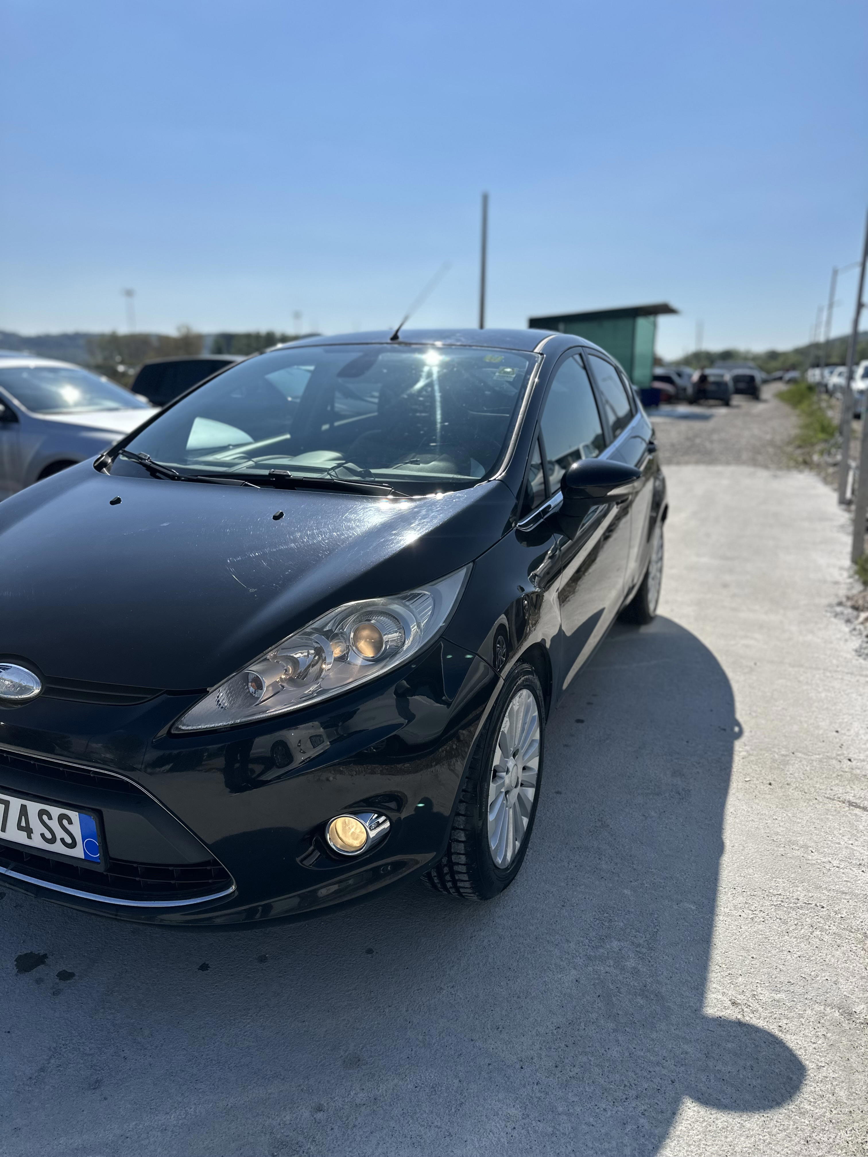 Ford Fiesta - side view