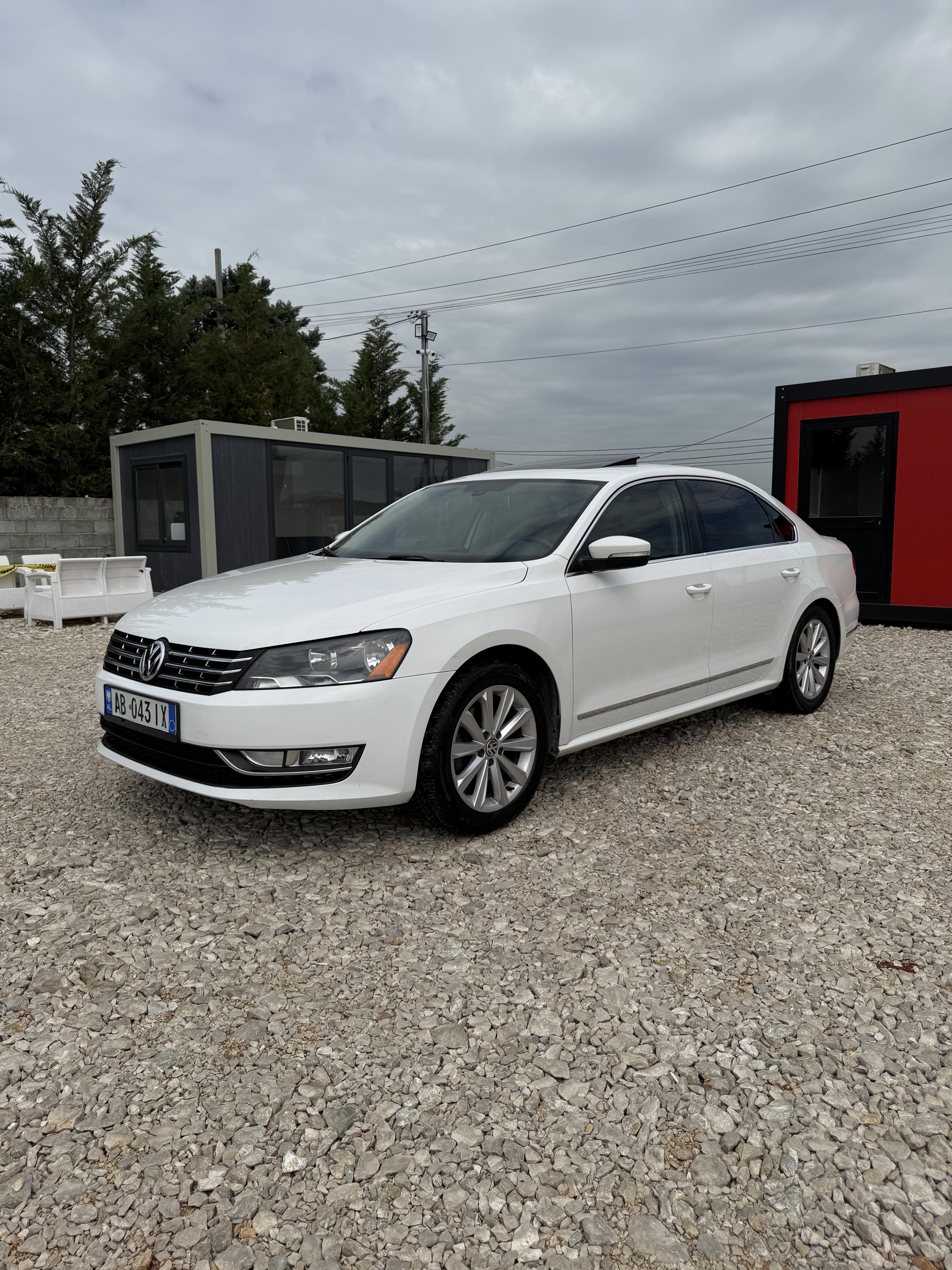 Volkswagen Passat - side view