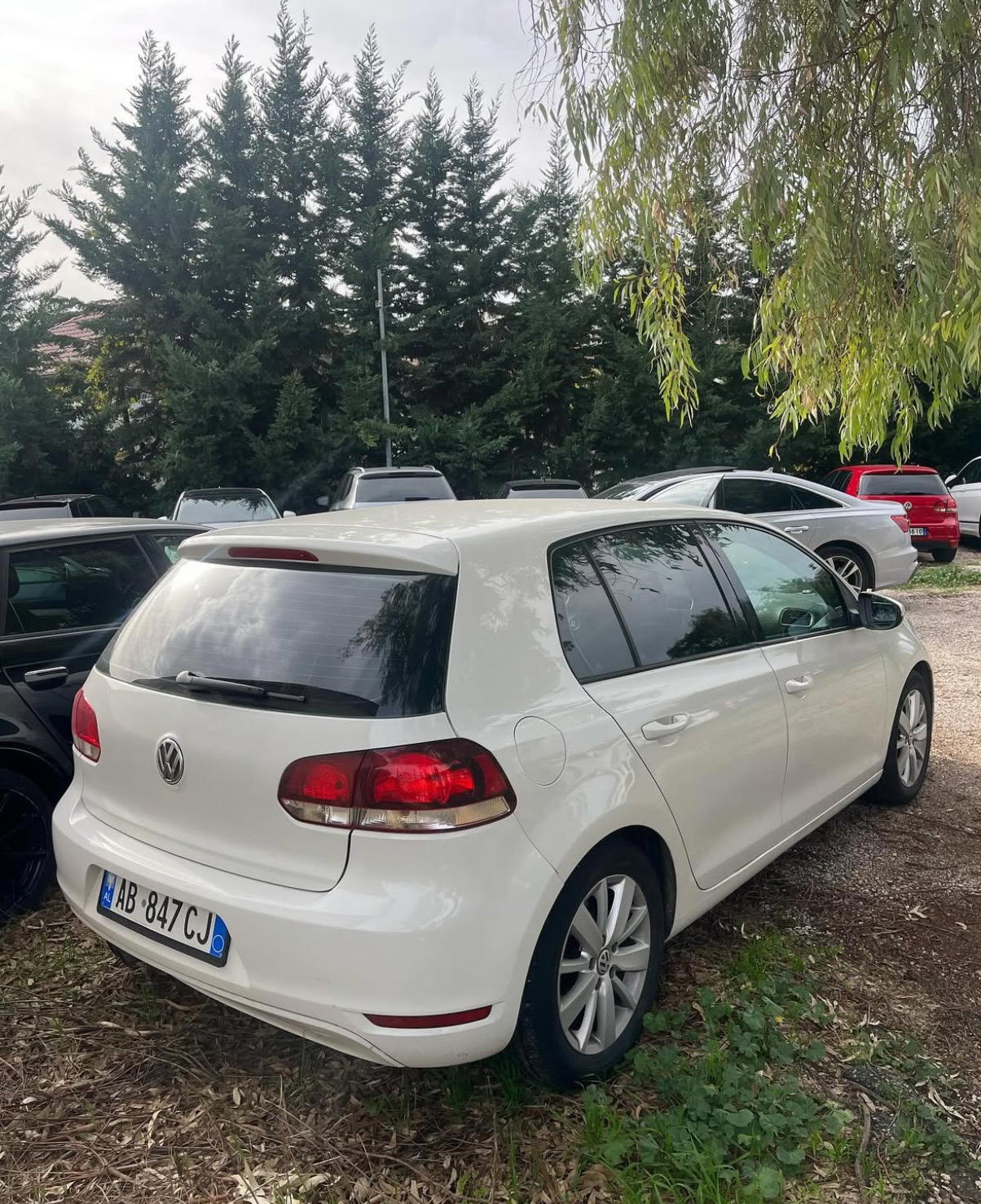 Volkswagen Golf - side view