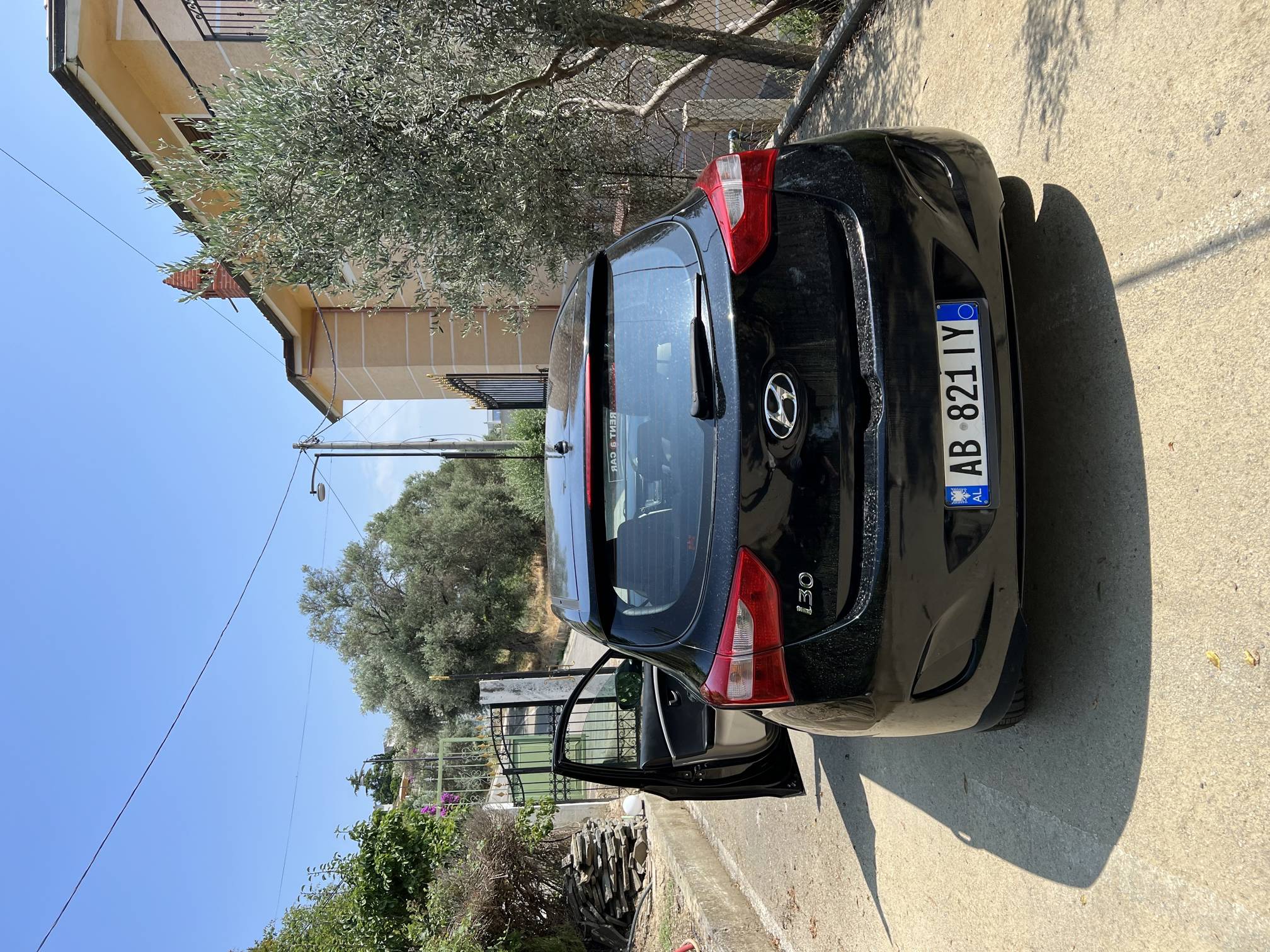 Hyundai Accent - side view