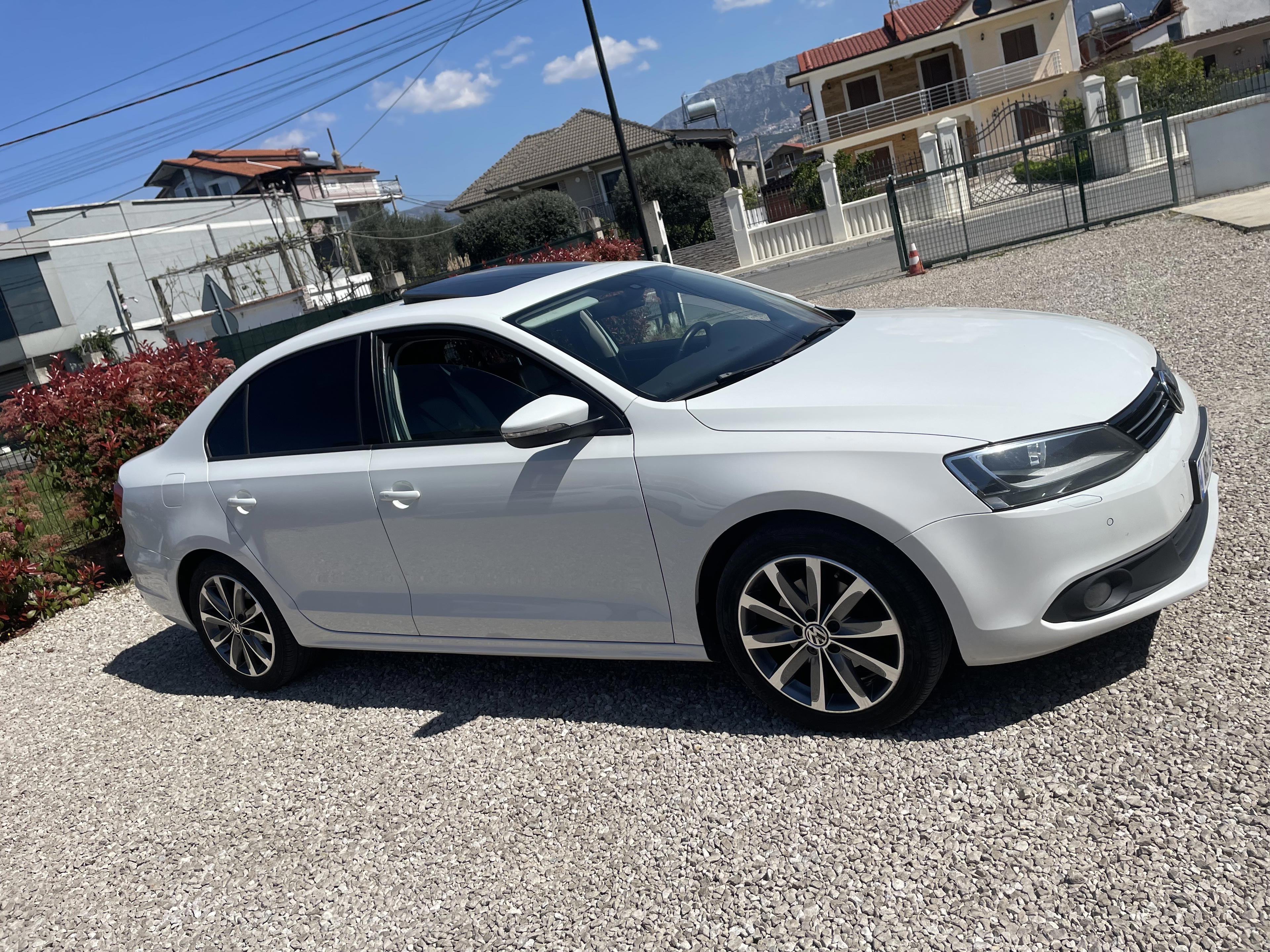 Volkswagen Jetta - main photo