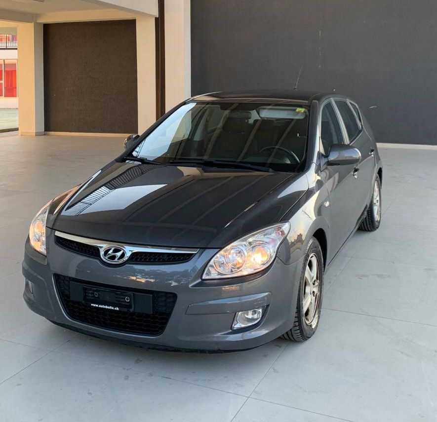 Hyundai I30 - side view