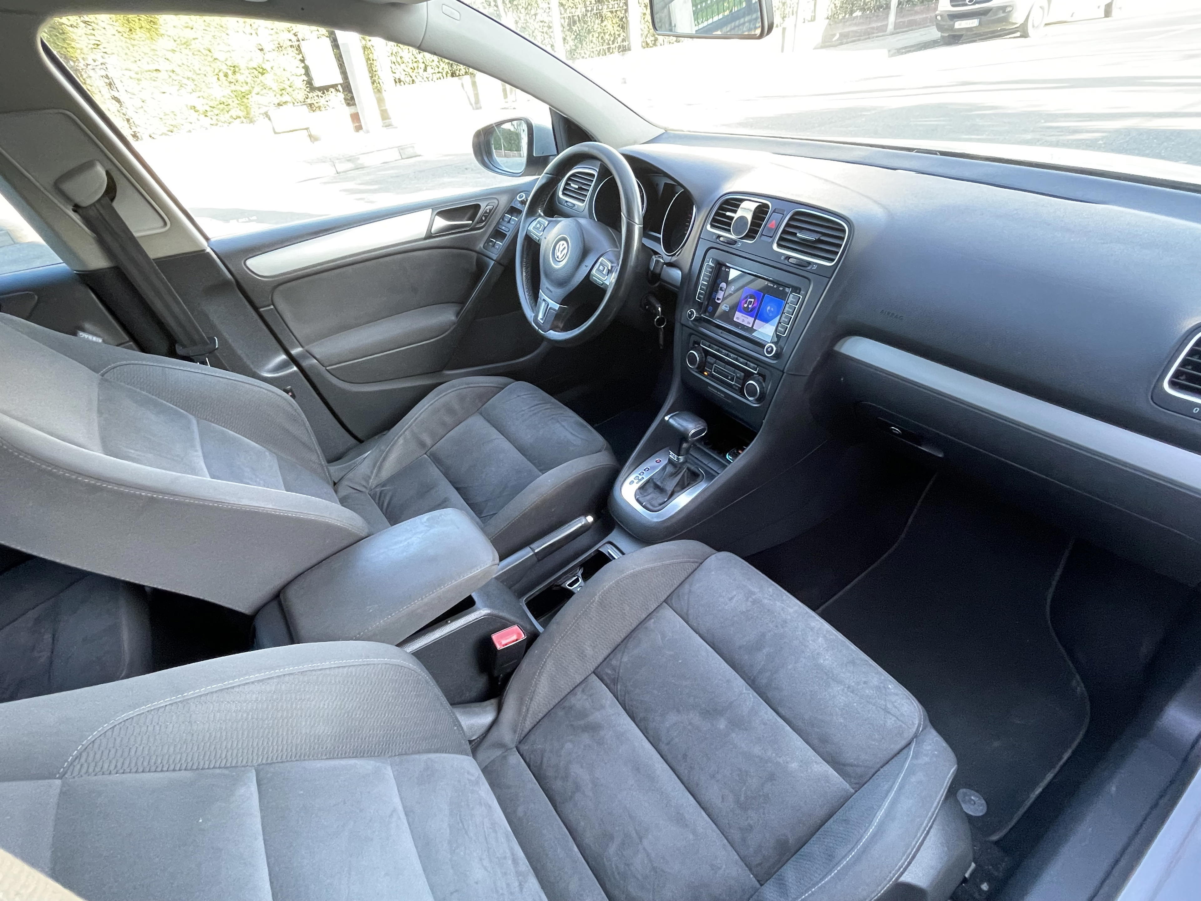 Volkswagen Golf - main photo