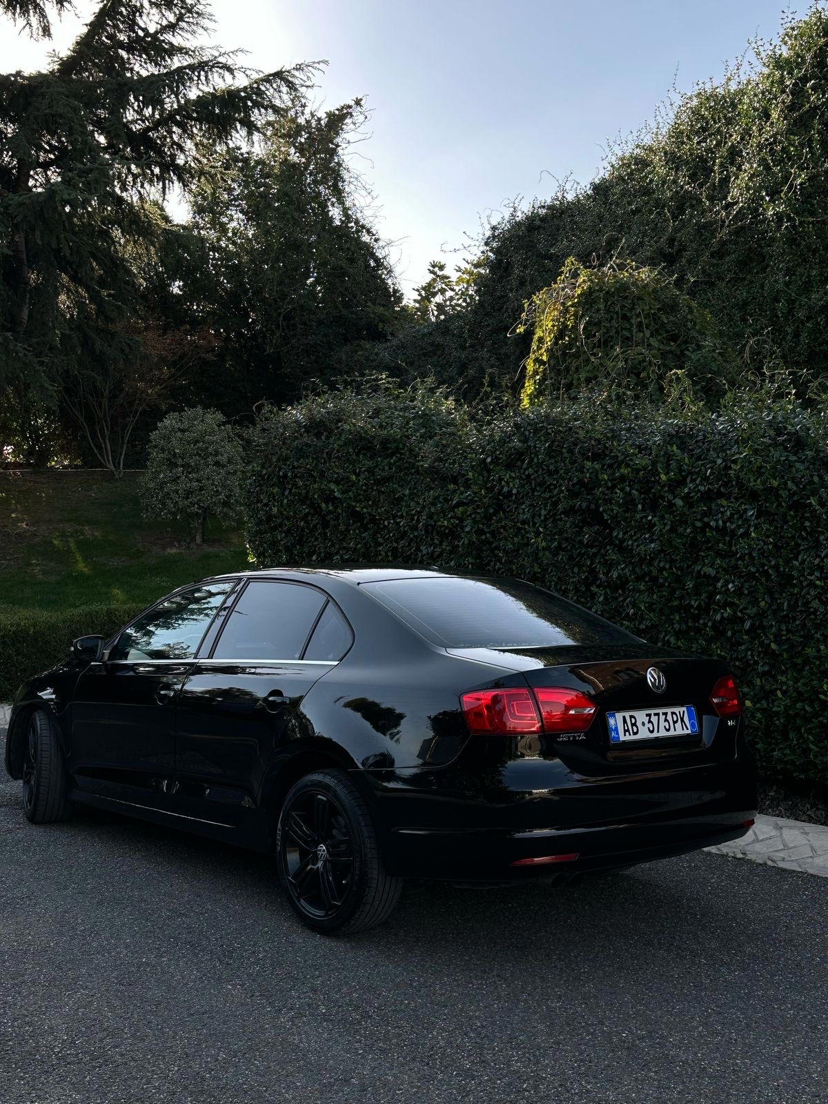 Volkswagen Jetta - side view