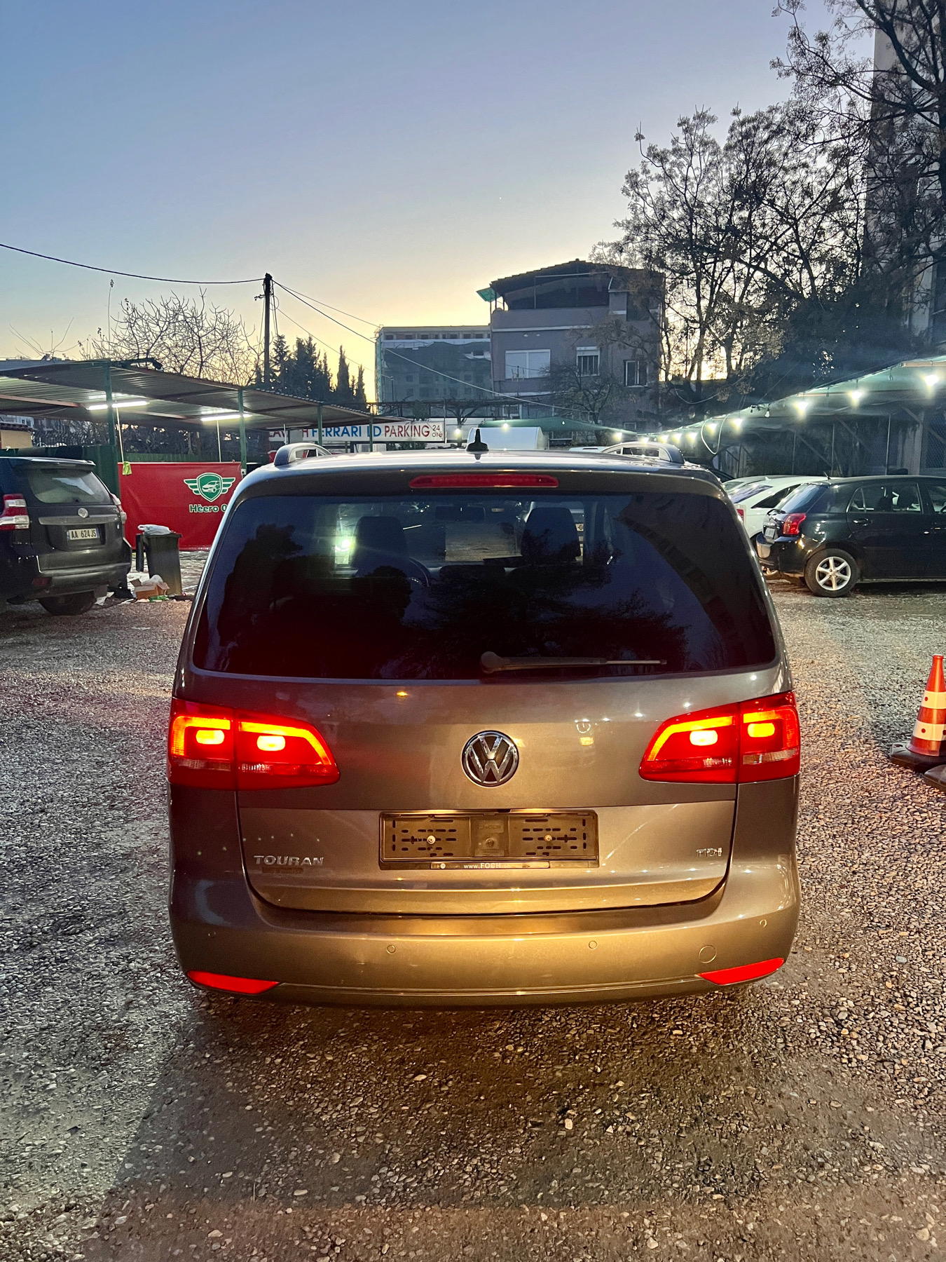 Volkswagen Touran - side view