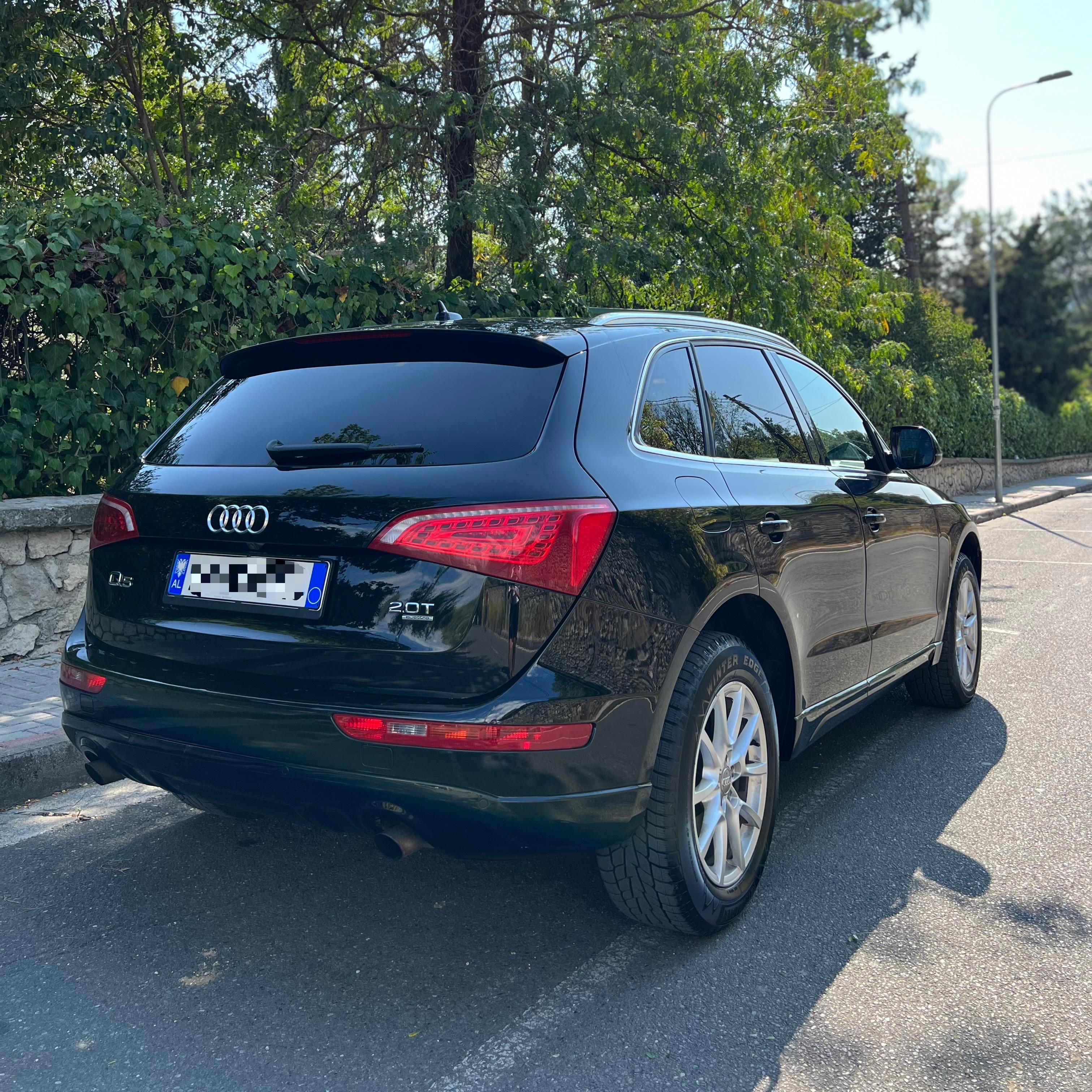 Audi Q5 - side view