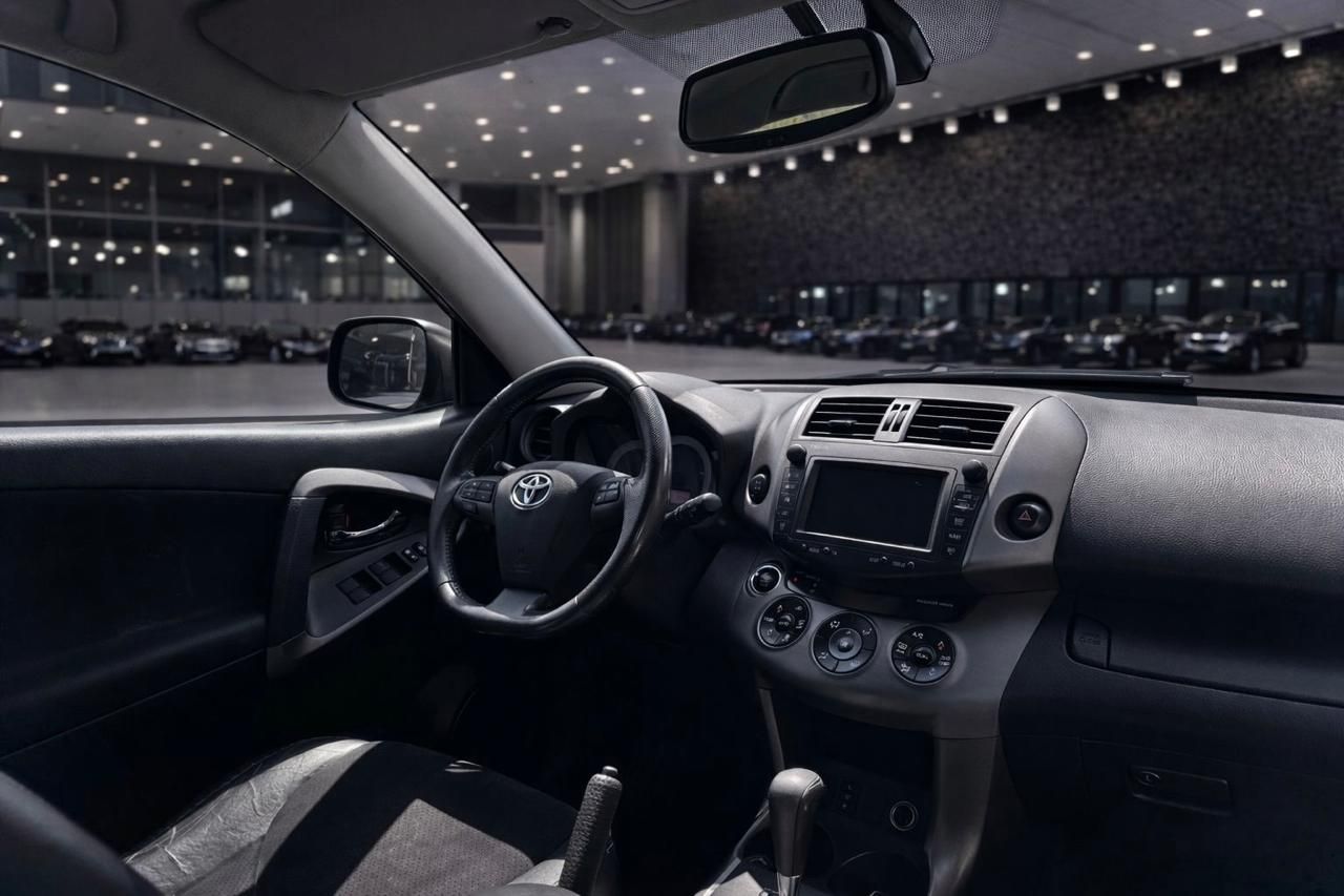 Toyota RAV4 - side view