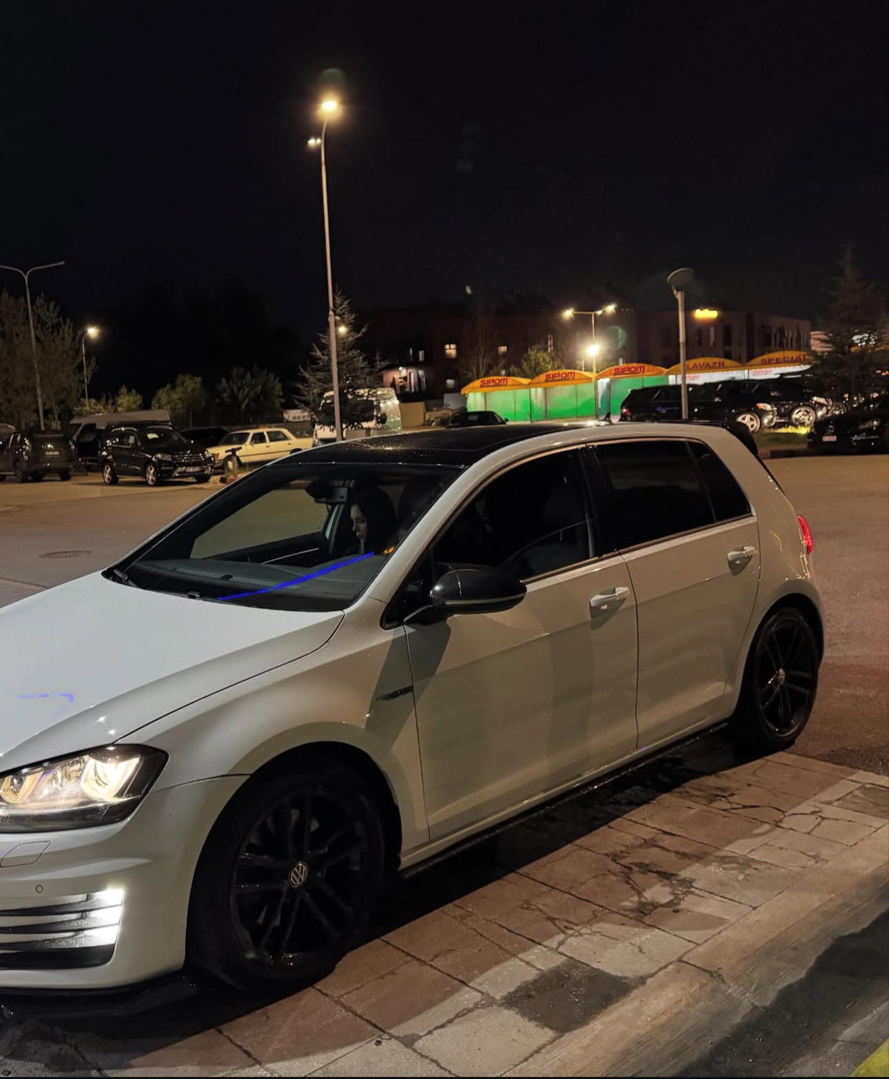 Volkswagen Golf GTI - side view