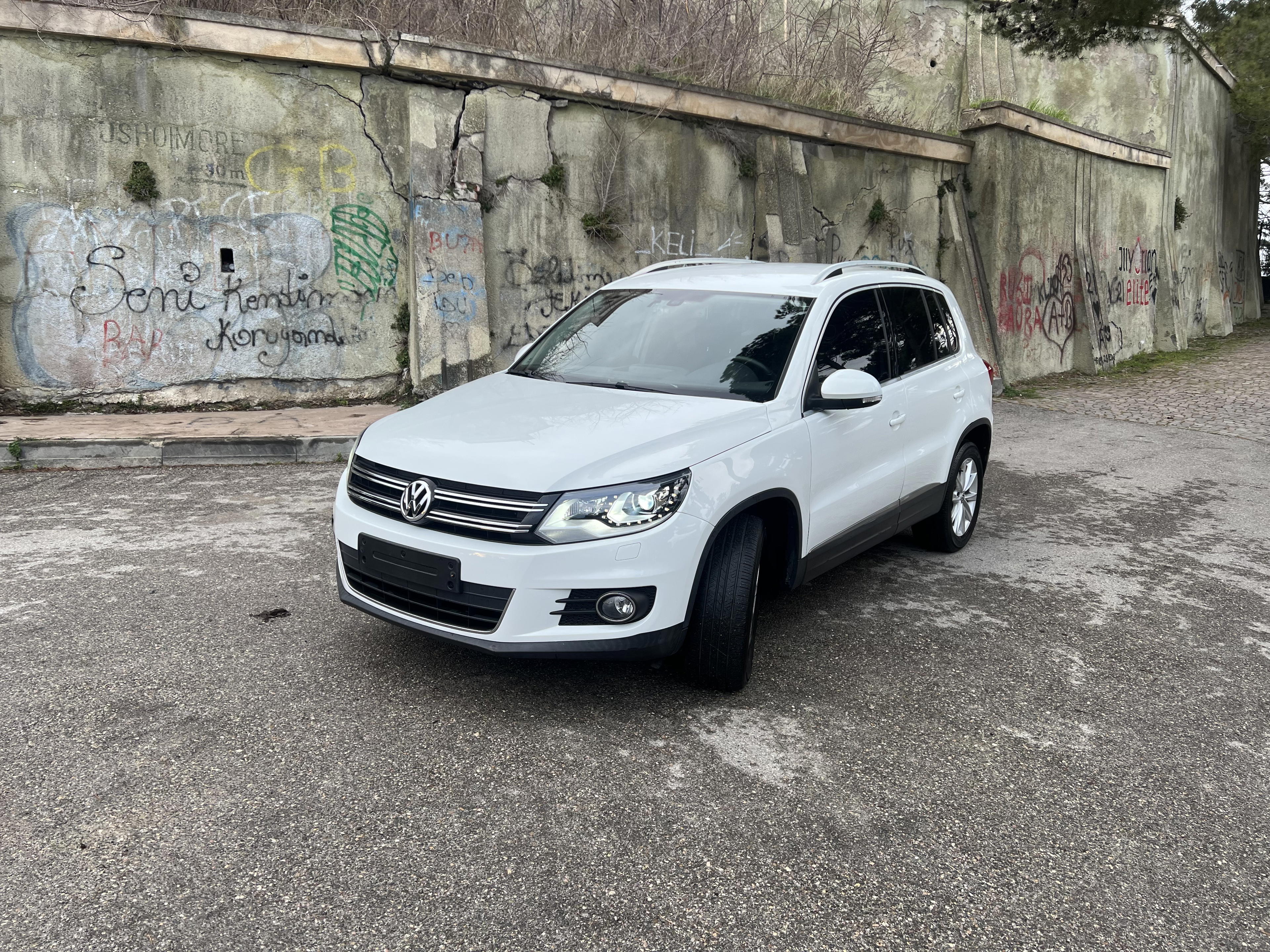 Volkswagen Tiguan - main photo
