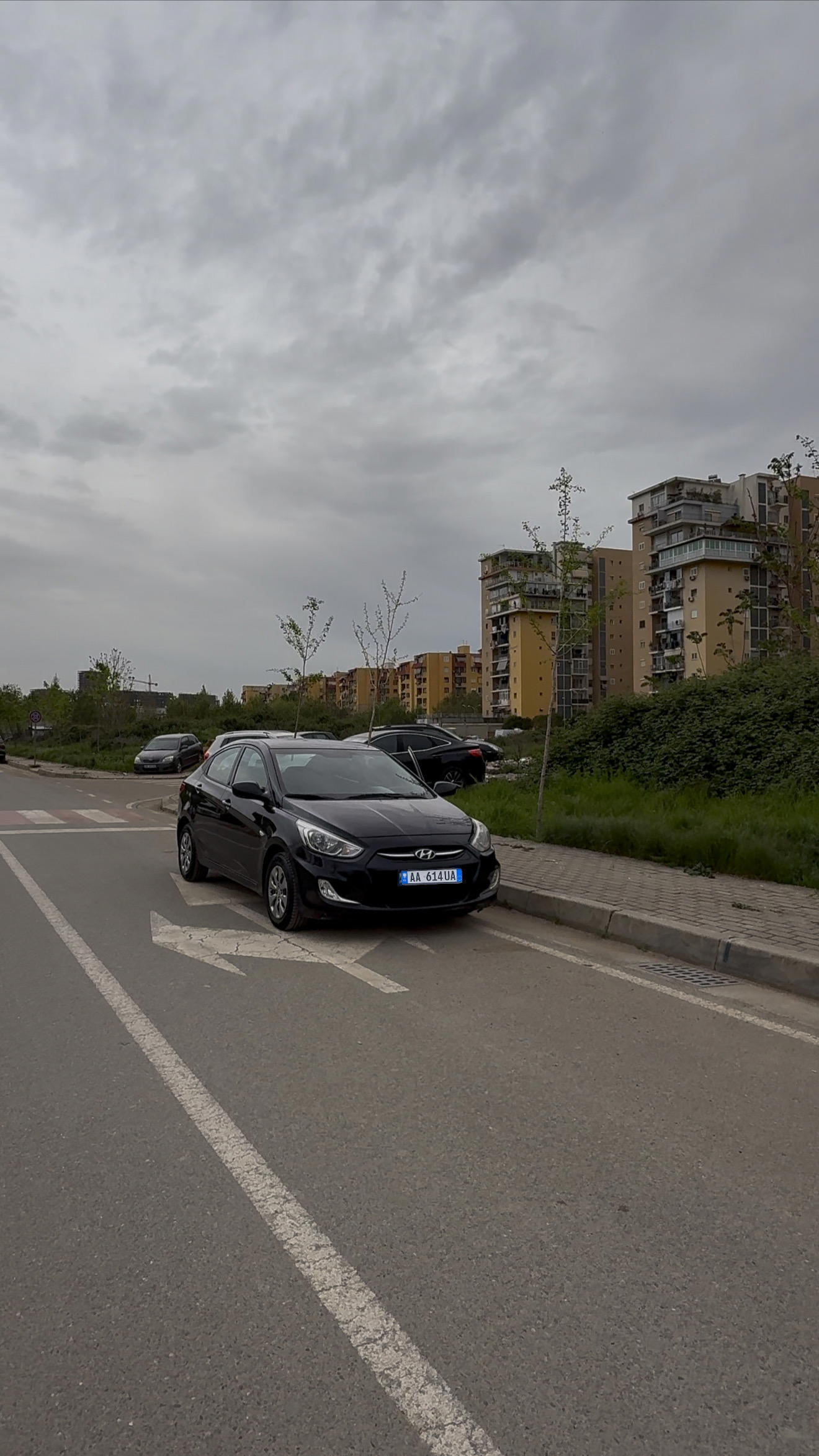 Hyundai Accent - side view
