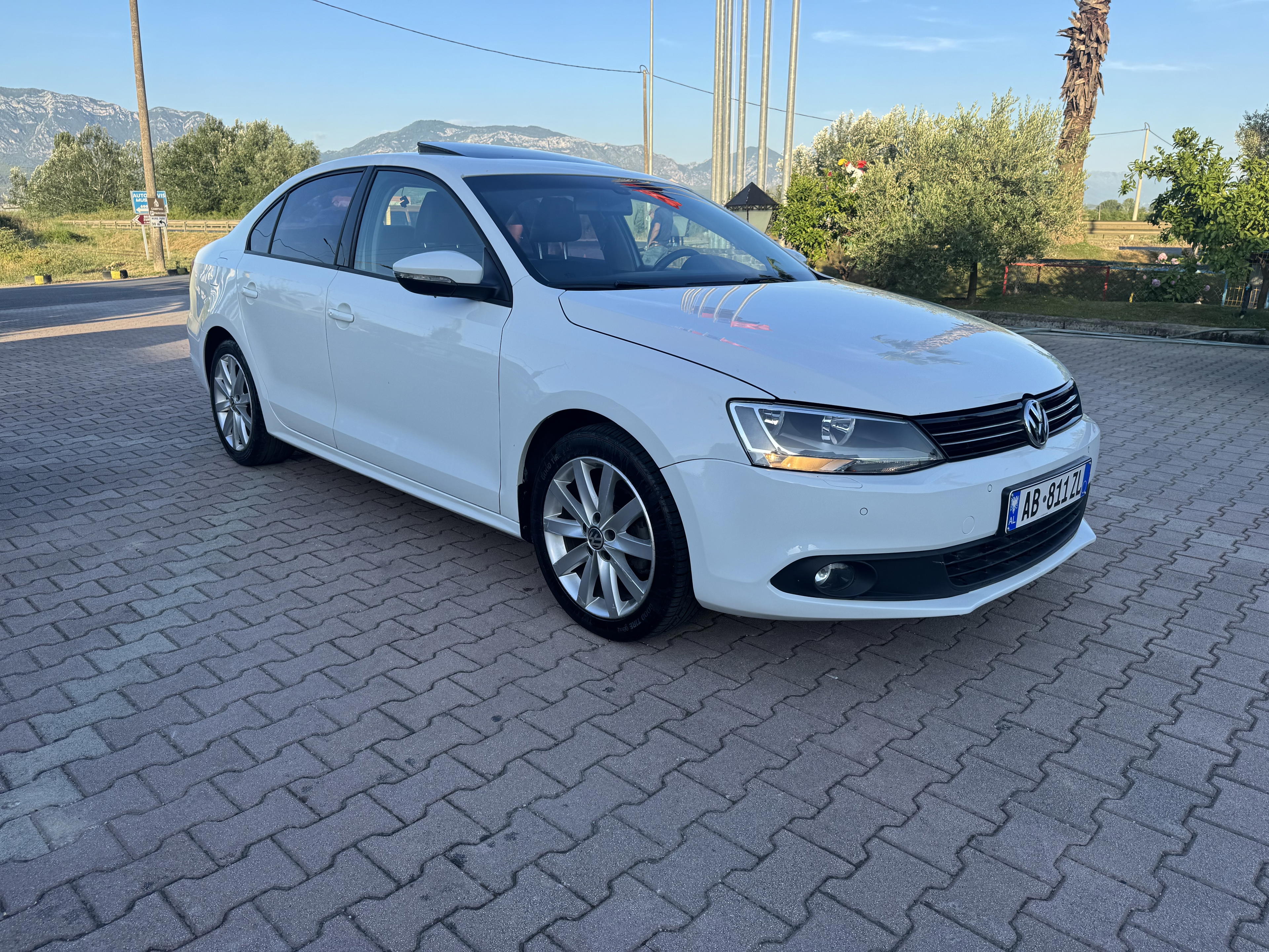 Volkswagen Jetta RentX Albania