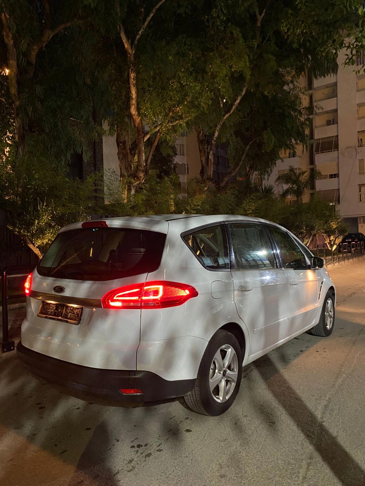 Ford C-MAX Energi - photo 3