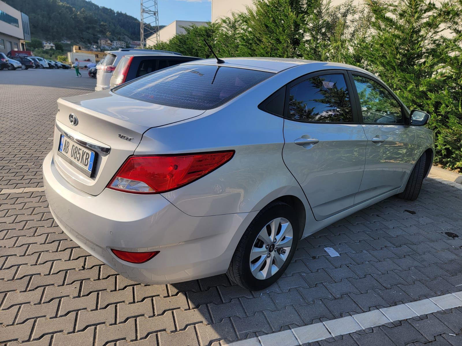 Hyundai Accent - photo 4