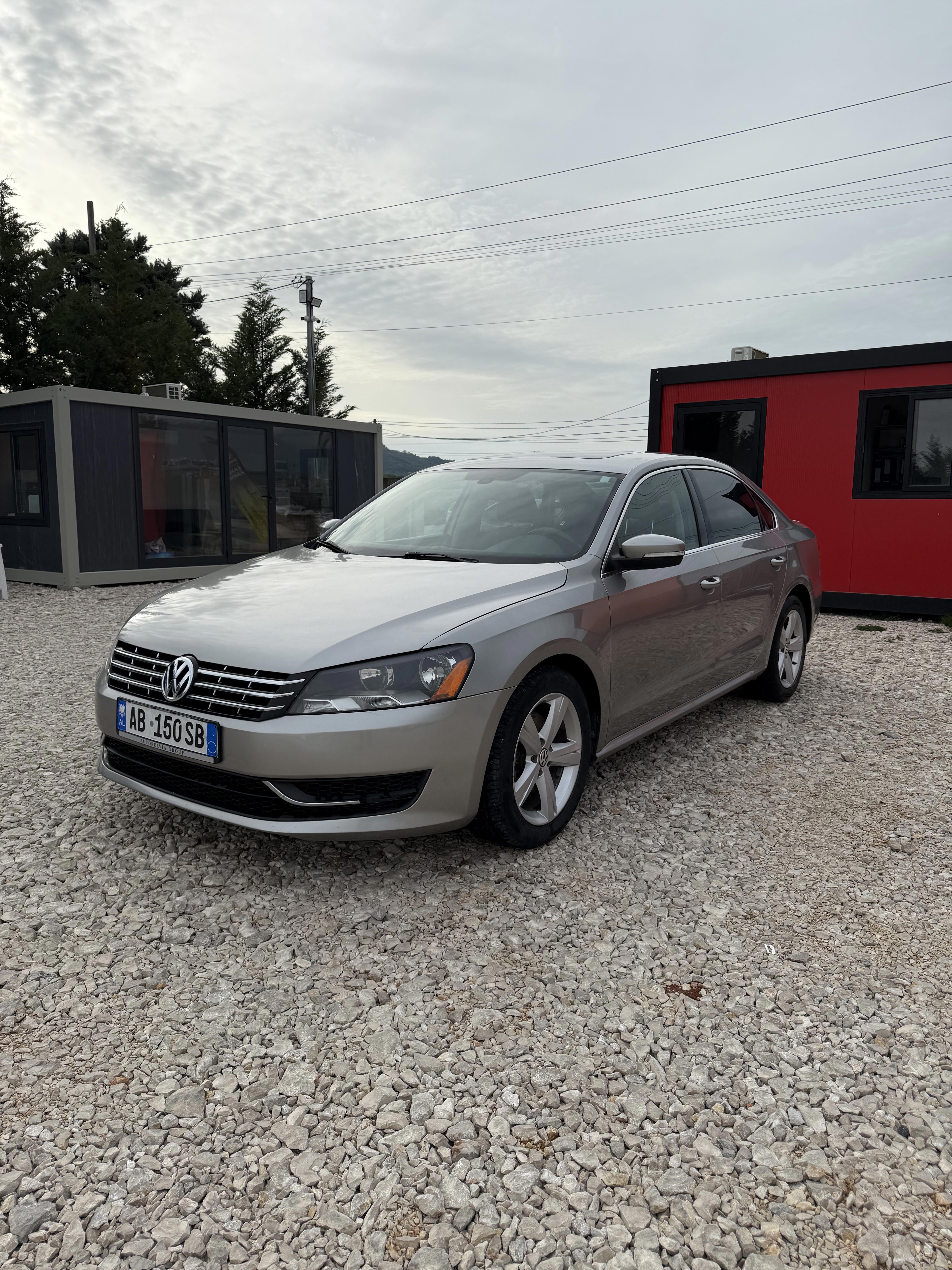 Volkswagen Passat - main photo