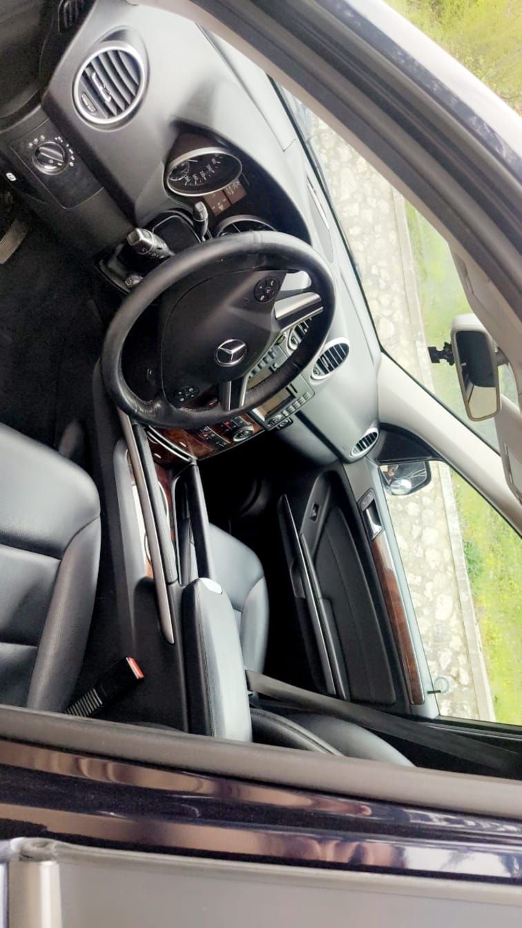 Mercedes-Benz ML Class - main photo