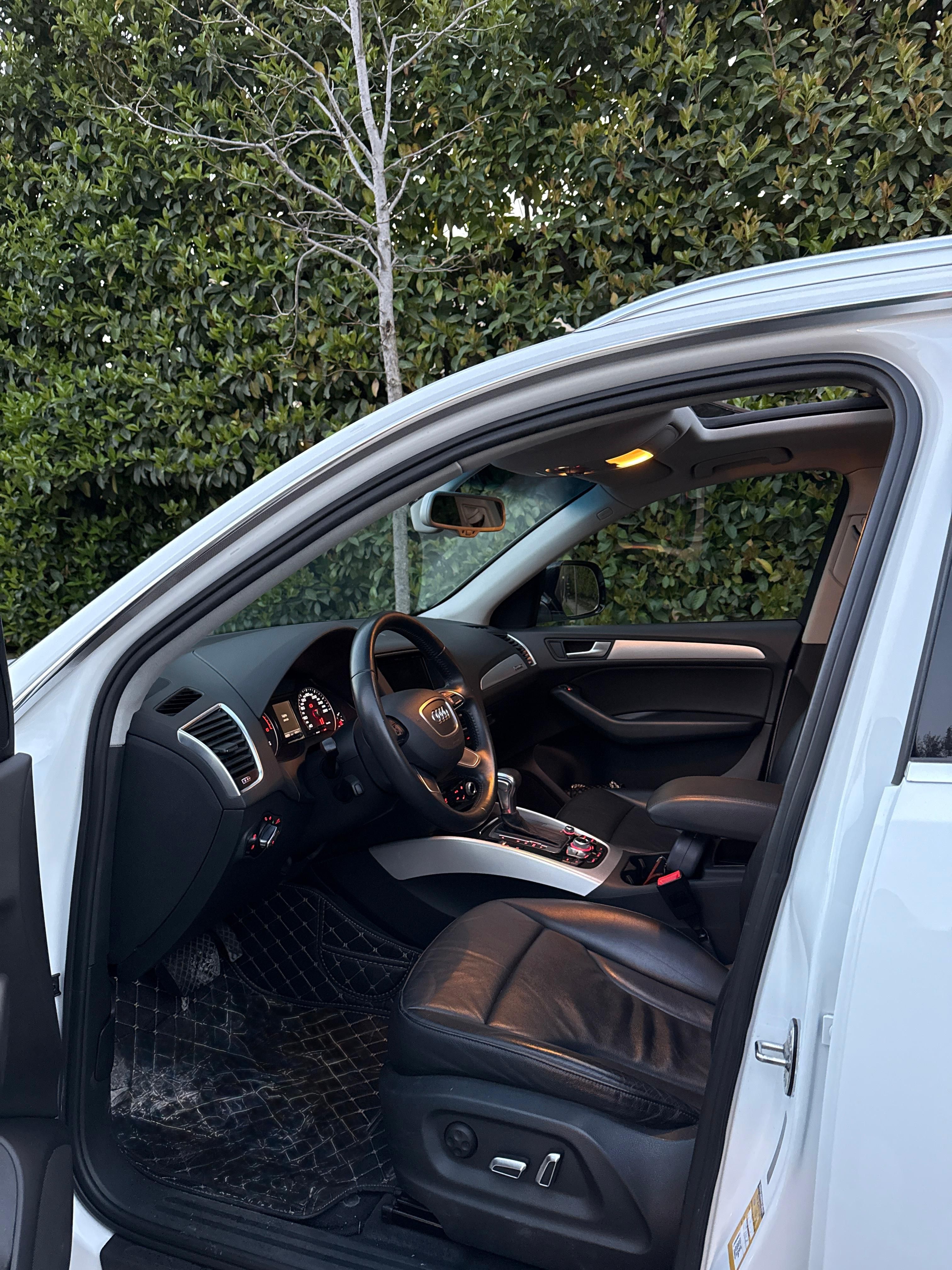 Audi Q5 - side view