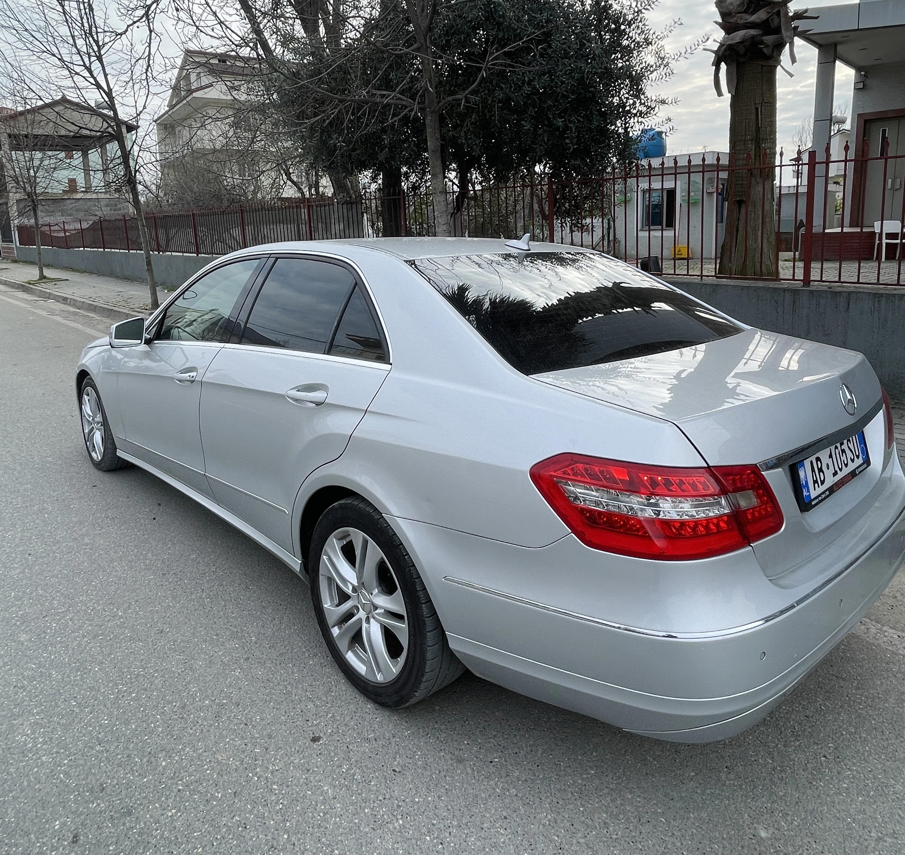 Mercedes-Benz E-Class - main photo