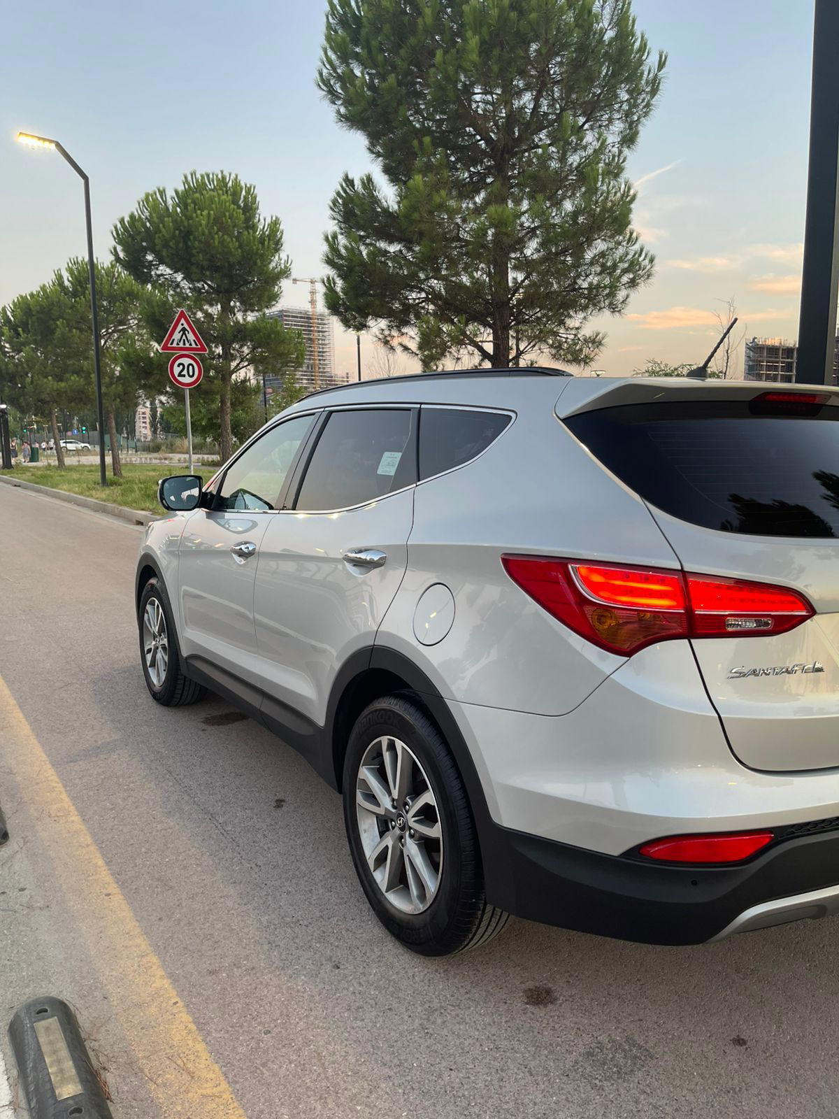 Hyundai Santa Fe XL - side view
