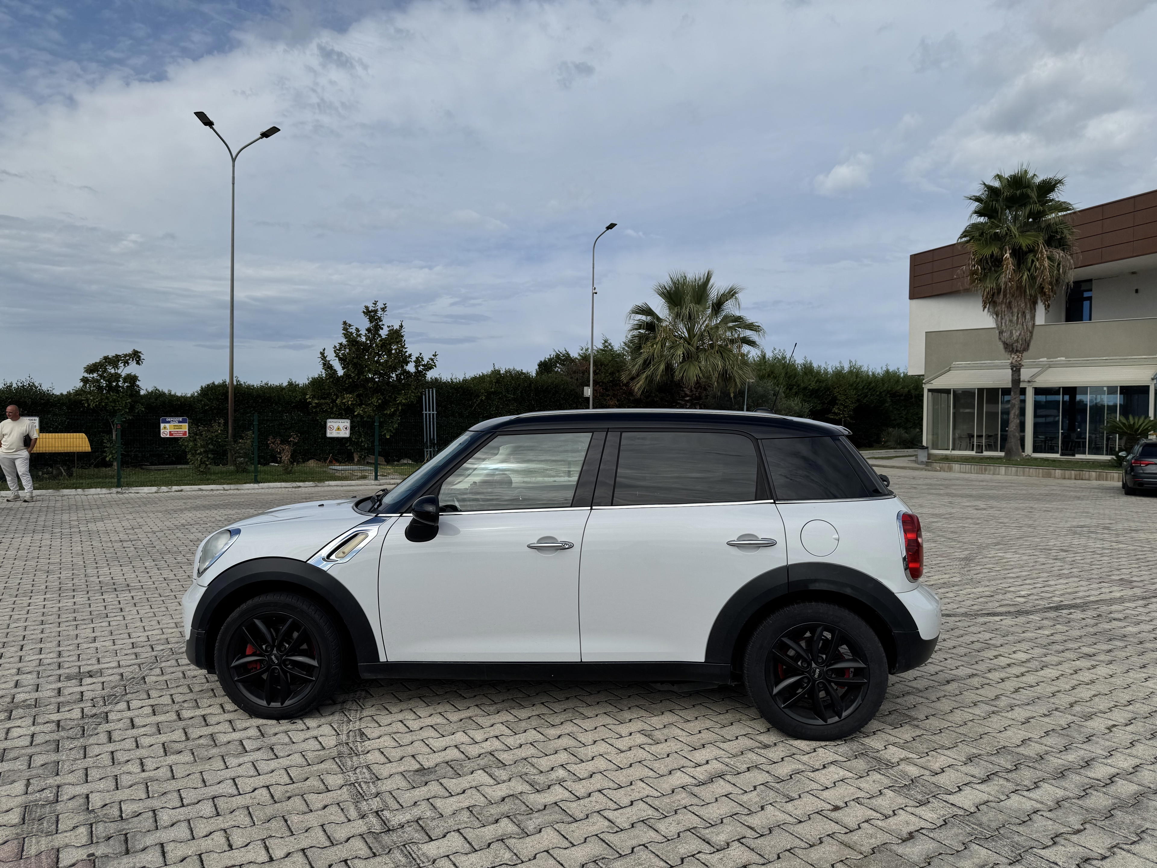 MINI Coupe - side view