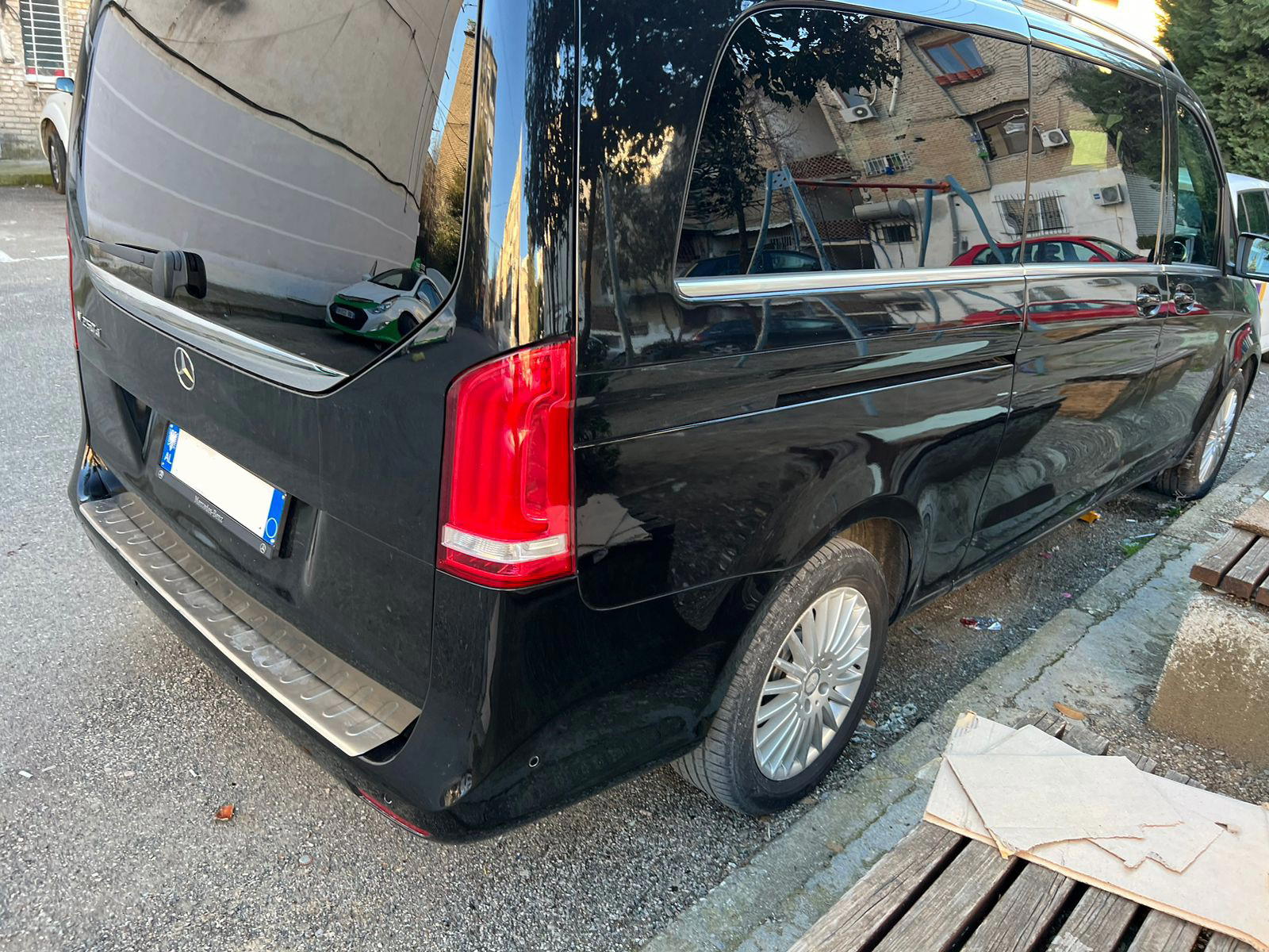 Mercedes-Benz V Class - side view