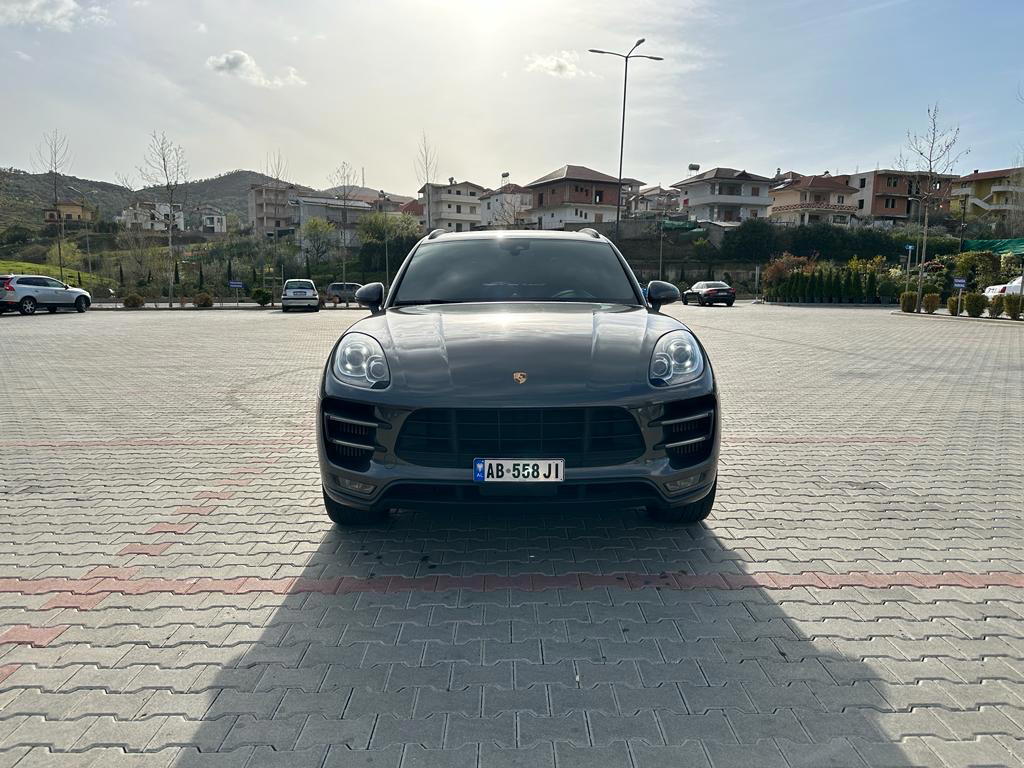 Porsche Macan - main photo
